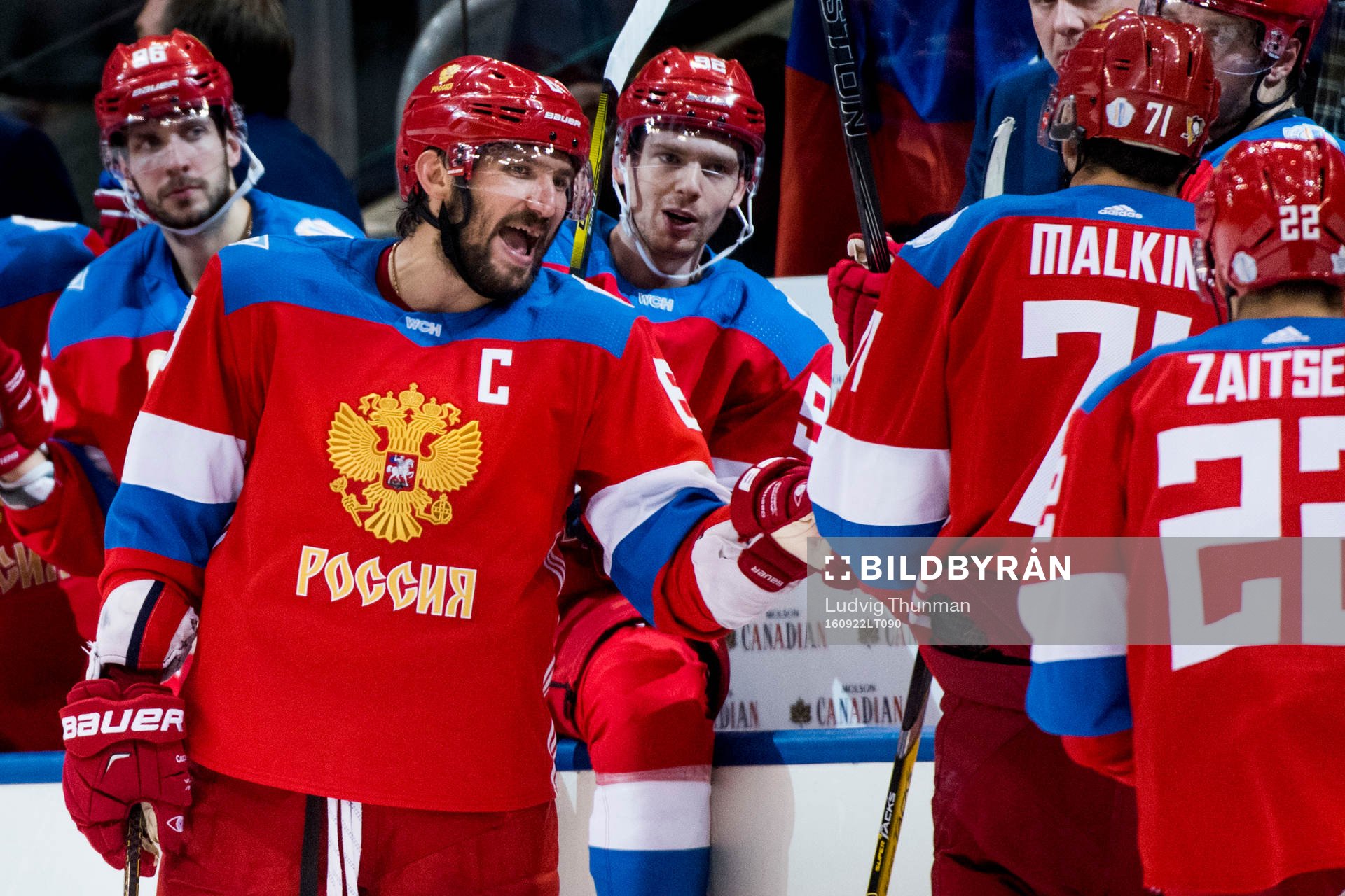 Rysslands Alex Ovechkin jublar med Evgeni Malkin som gjort