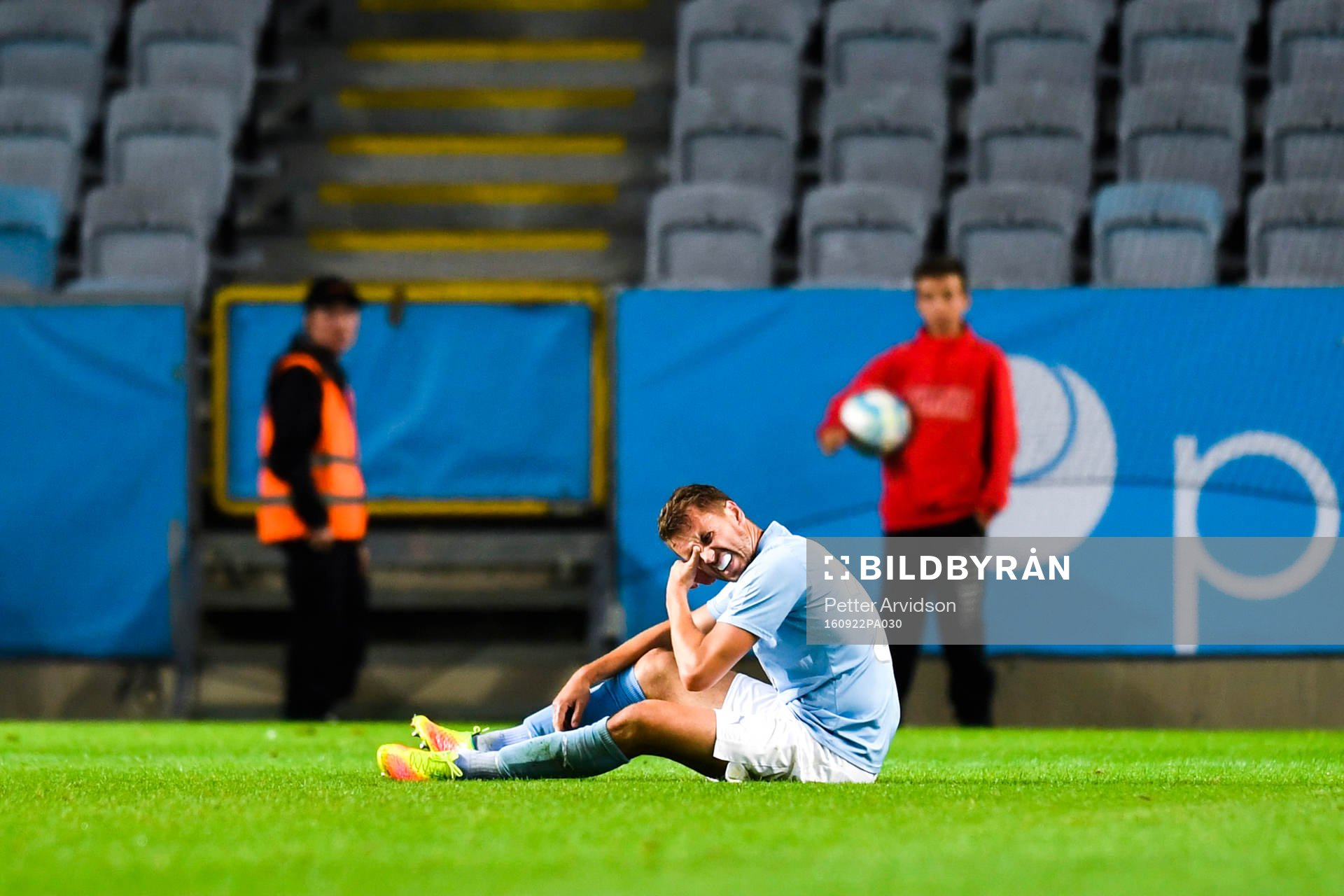 Malmö FFs Kari Arnason tvingas lämna planen