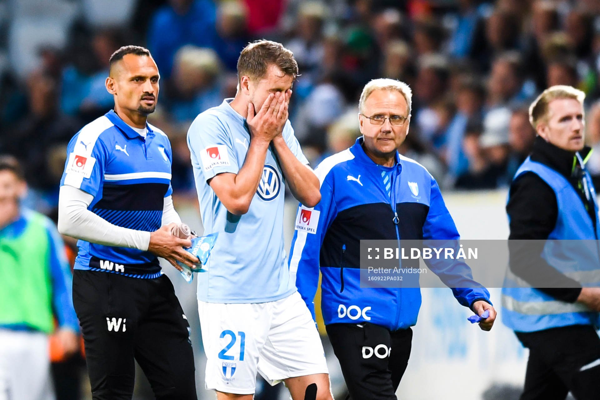 Malmö FFs Kari Arnason tvingas lämna planen