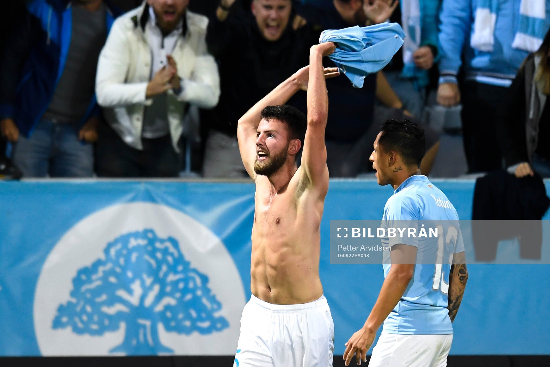 Malmö FFs Erdal Rakip och Yoshimar Yotún jublar