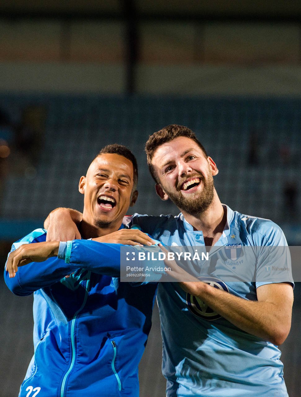 Malmö FFs Tobias Sana och Erdal Rakip jublar efter fotbollsmatchen i Allsvenskan mellan Malmö FF och Elfsborg den 22 september 2016 i Helsingborg.