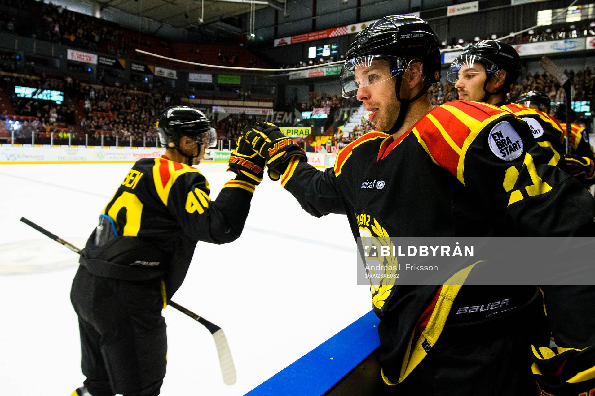 Brynäs Jesper Jensen och Kevin Clark jublar