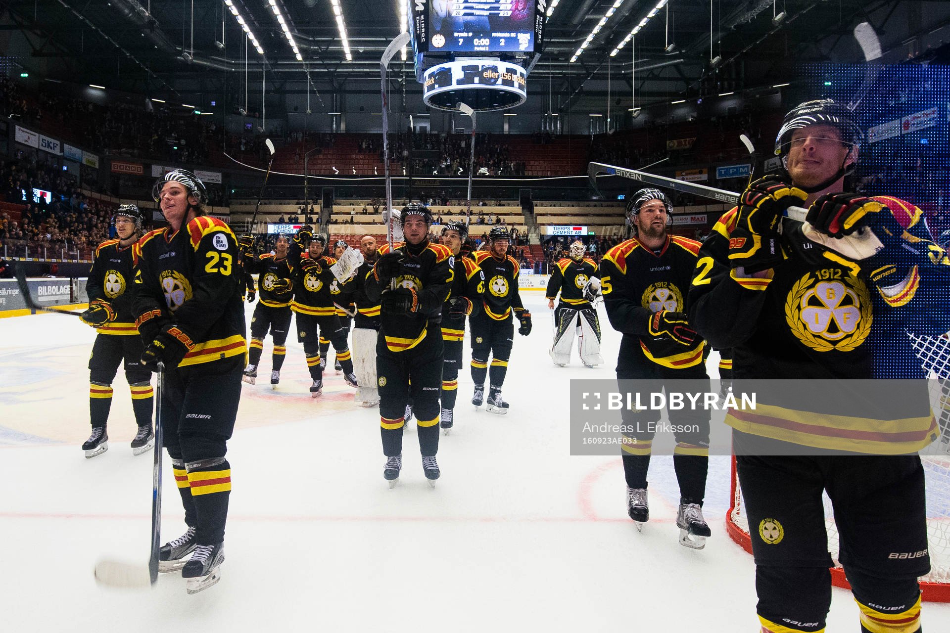 Brynäs spelare tackar publiken