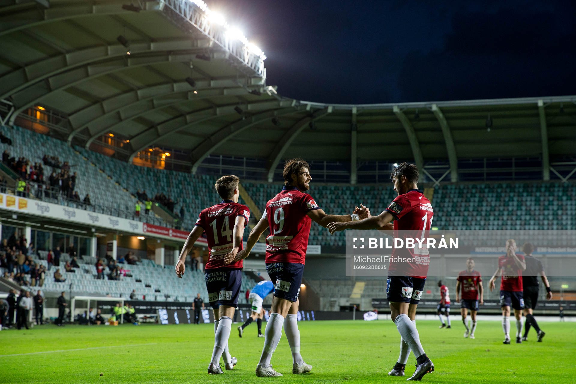 3 Örgrytes George Mourad jublar ihop med Daniel Paulson