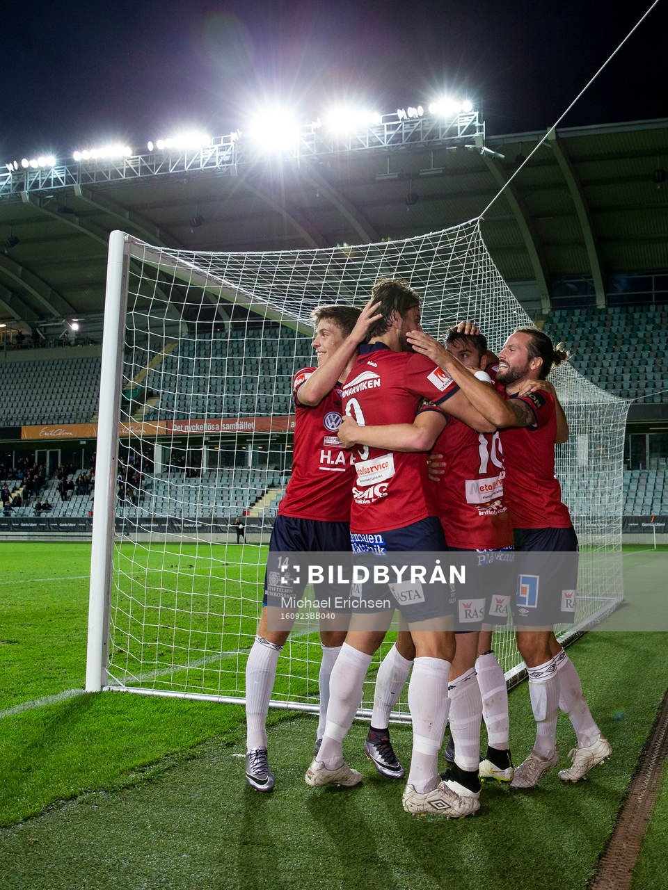 Örgrytes Sebastian Ohlsson omfamnas efter sitt 3-0 mål under fotbollsmatchen i Superettan mellan Örgryte och Trelleborg den 23 september 2016 i Göteborg.