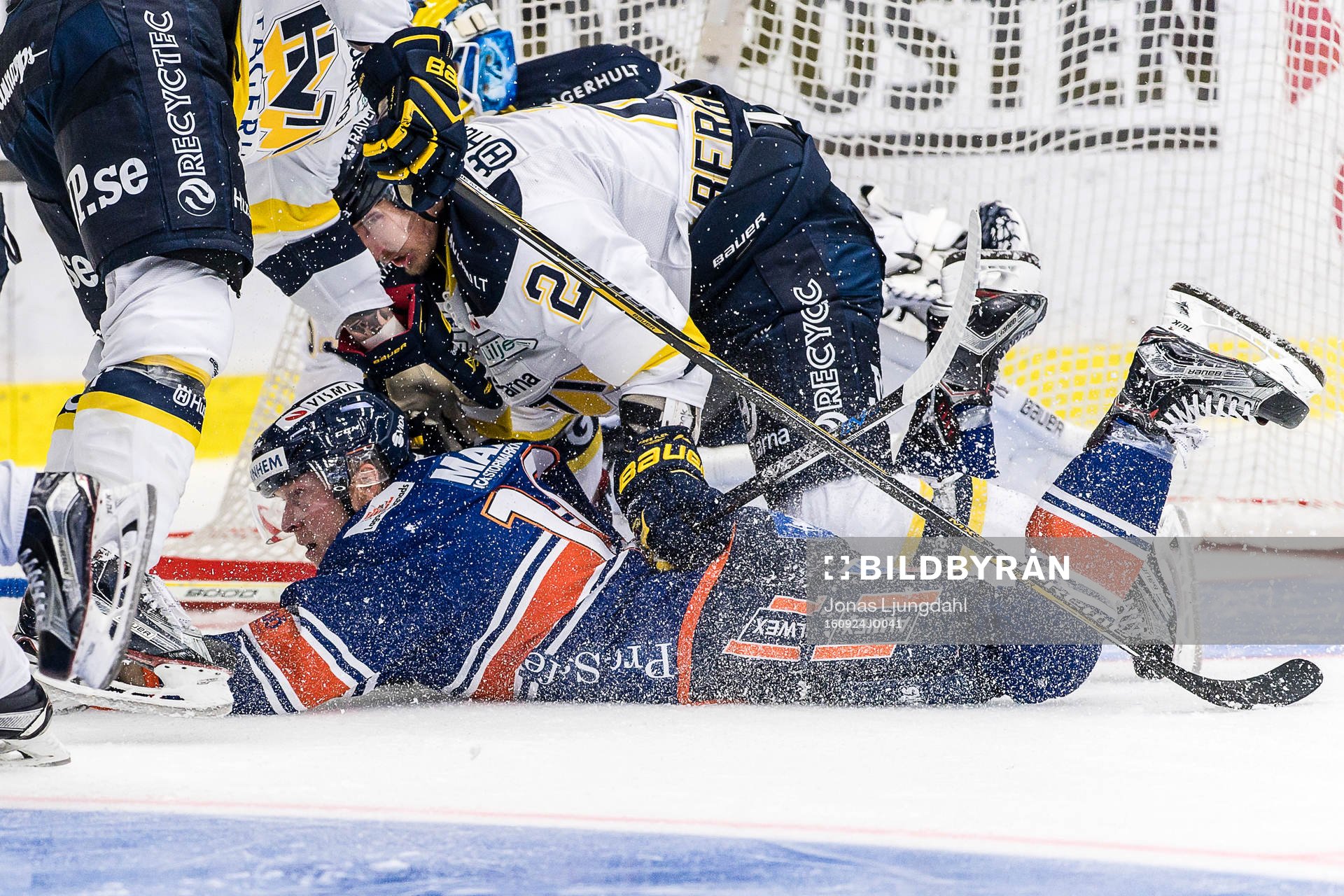 s Kristofer Berglund  framför HV71:s mål