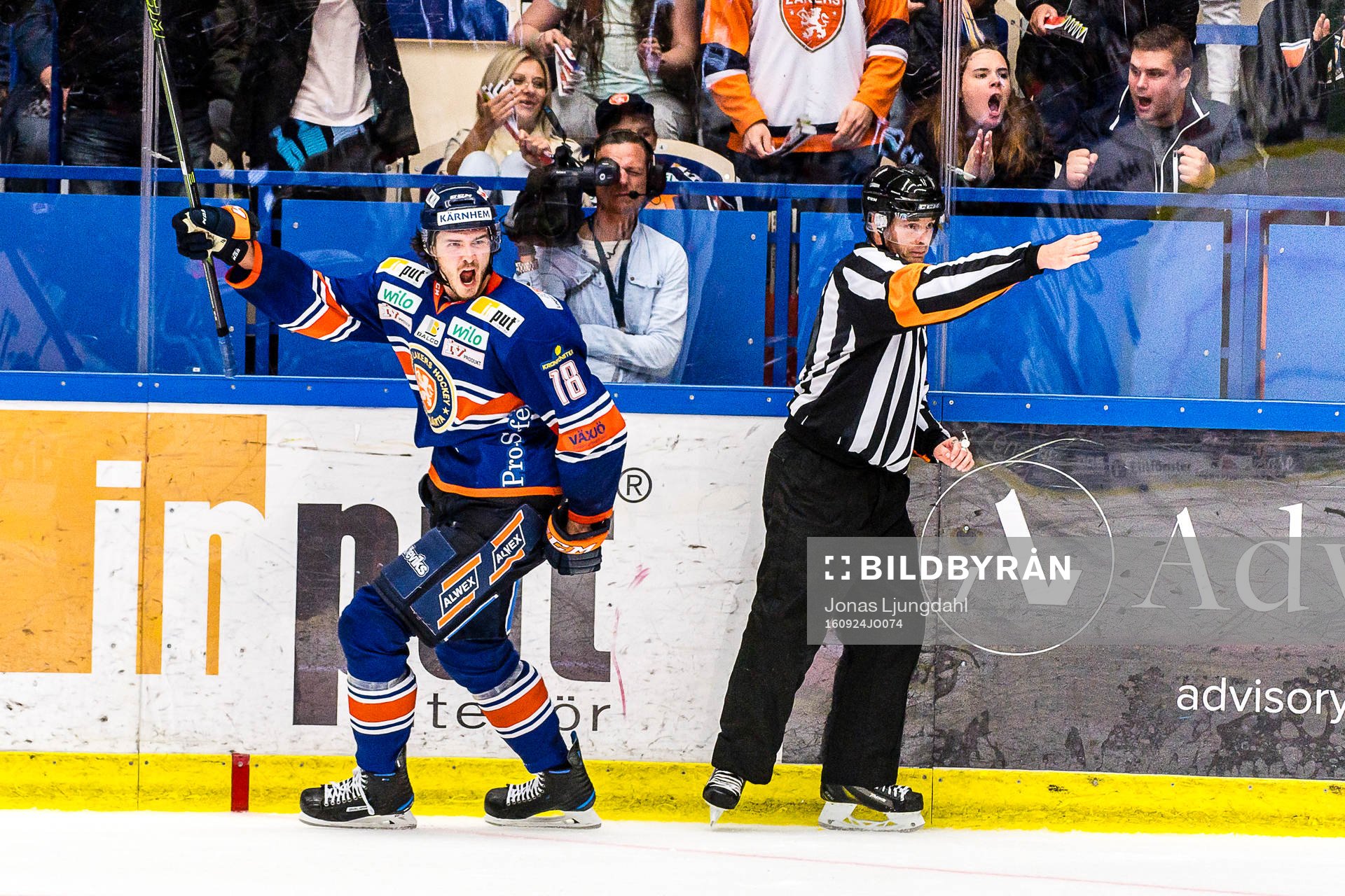 Växjös Dennis Everberg jublar