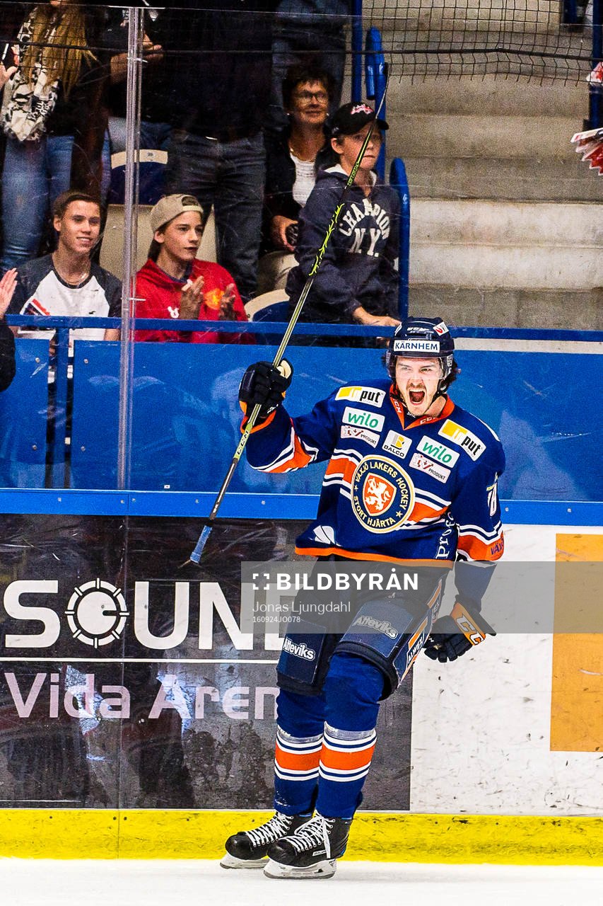 Växjös Dennis Everberg jublar