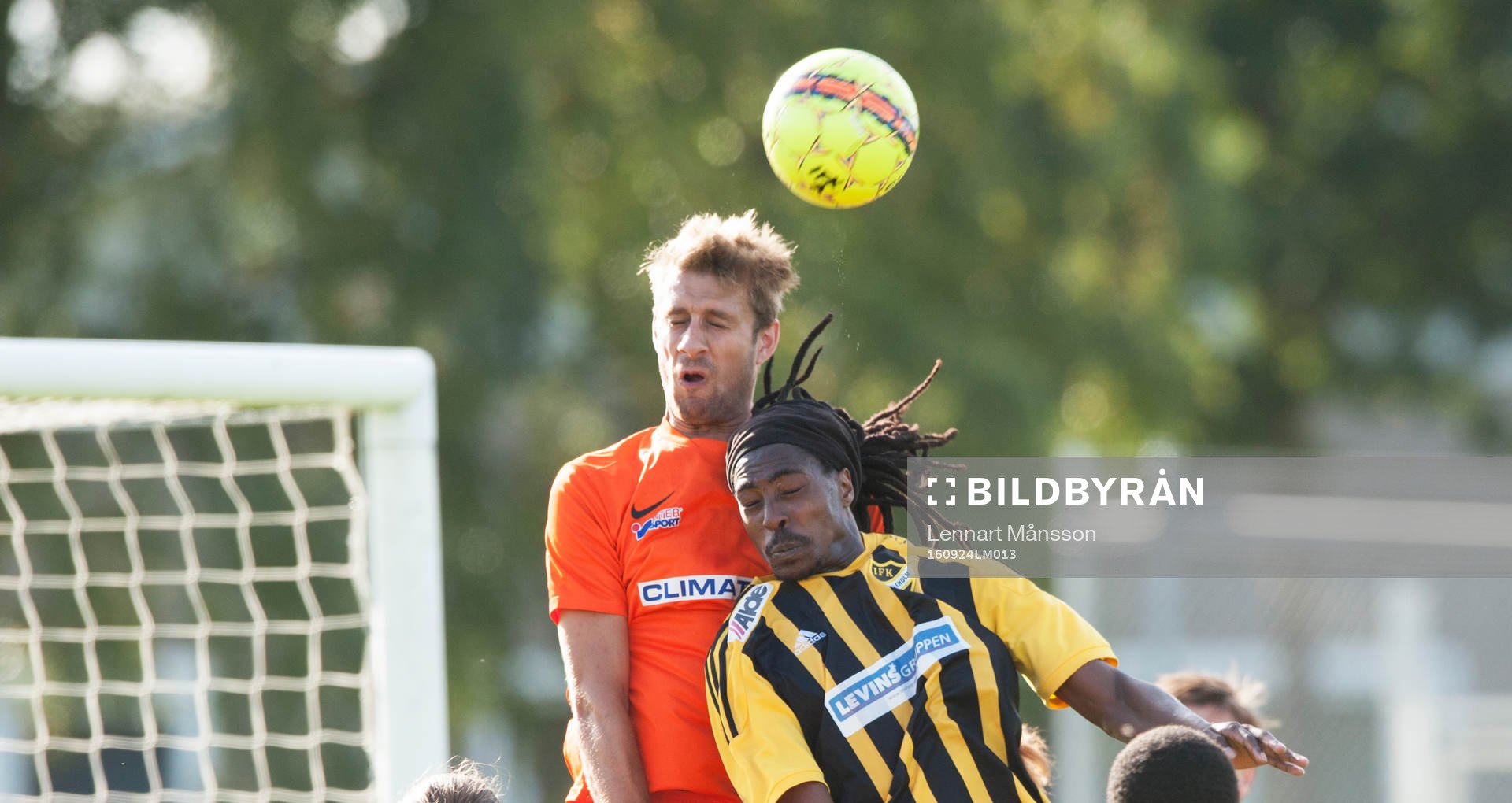 IFK Hässleholms Ayanda Nkili i matchen i division 2 mellan