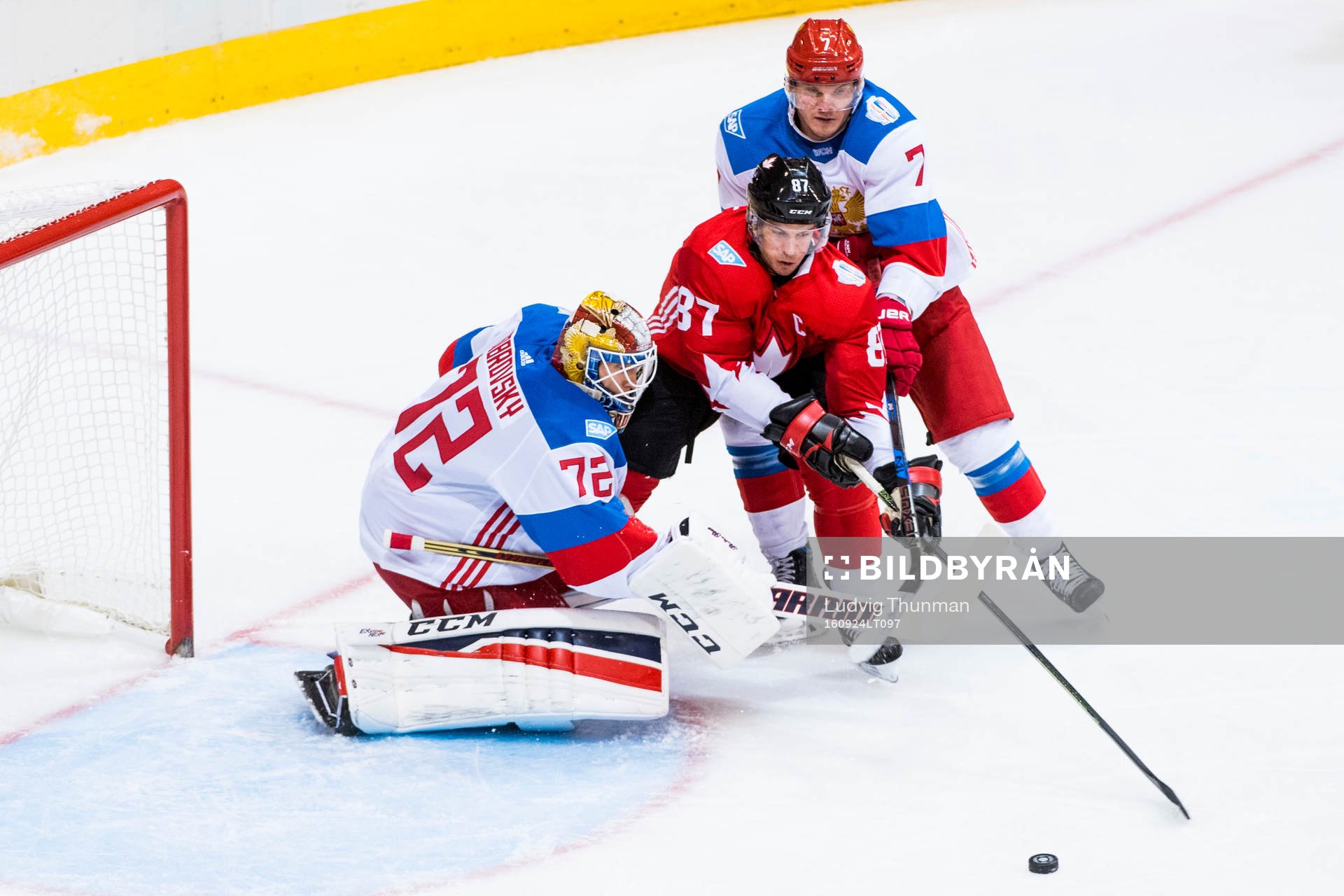 Rysslands målvakt Sergei Bobrovsky och Dmitry Kulikov samt