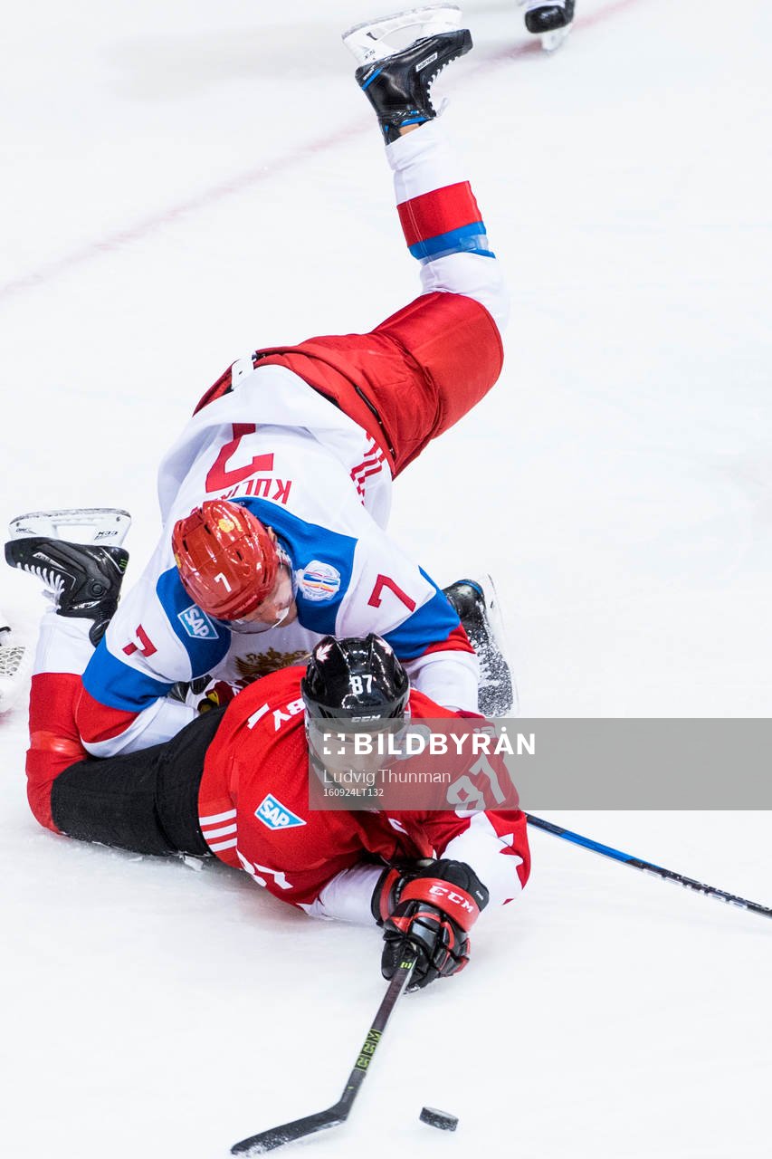 Kanadas Sidney Crosby och Rysslands Dmitry Kulikov