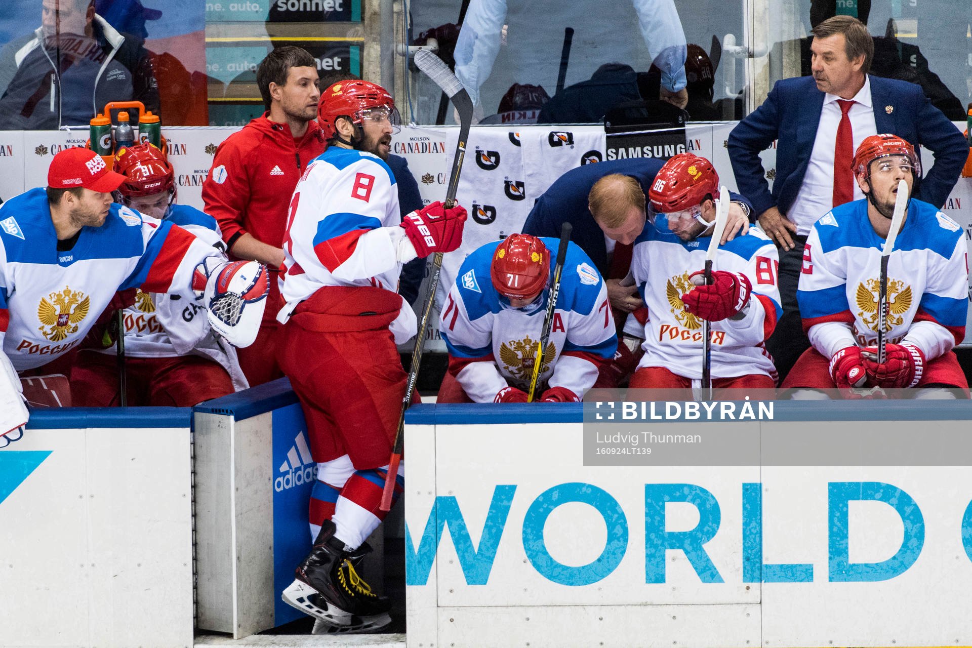 Rysslands Alex Ovechkin sätter sig på bänken