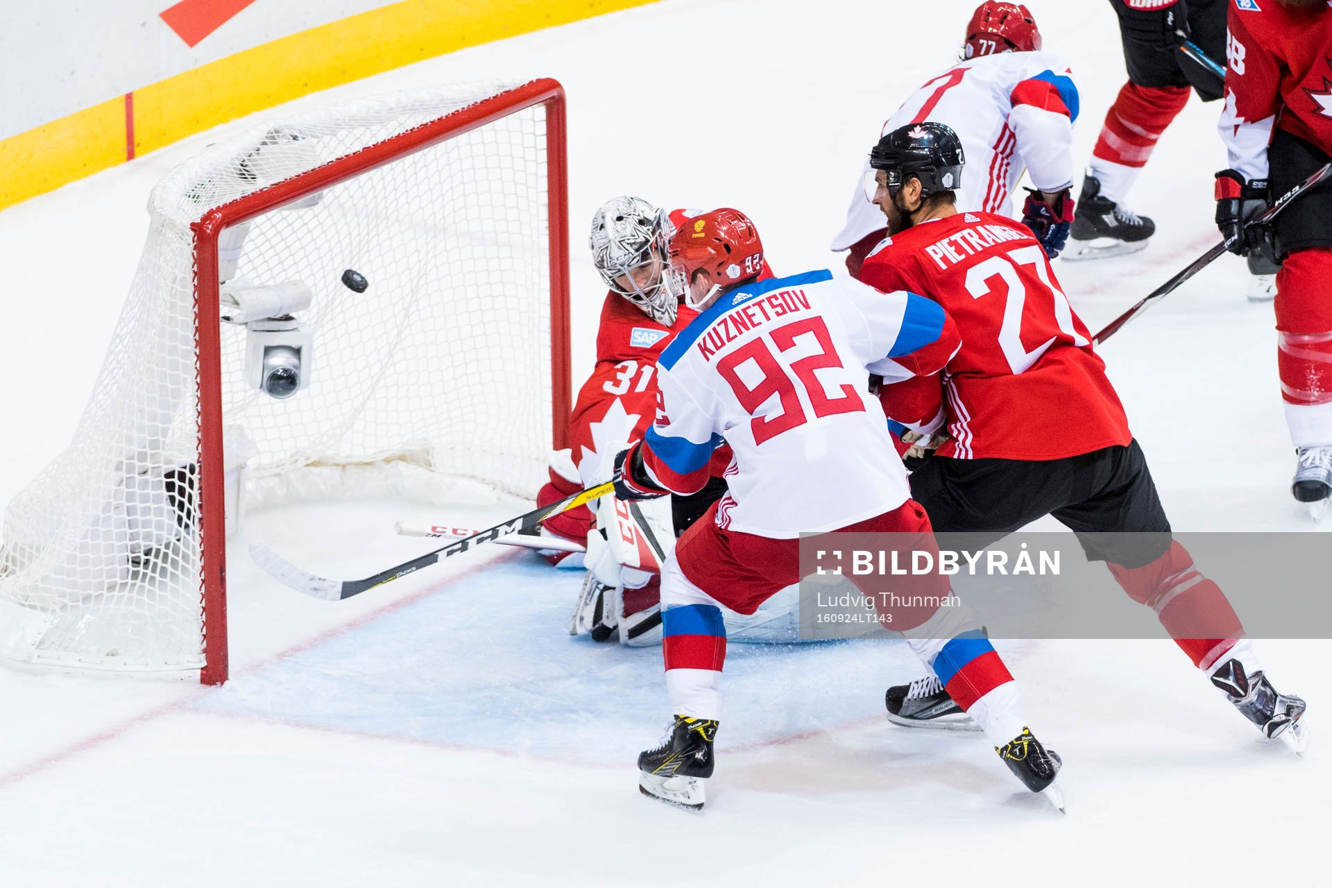 Rysslands Evgeny Kuznetsov  gör 1-2
