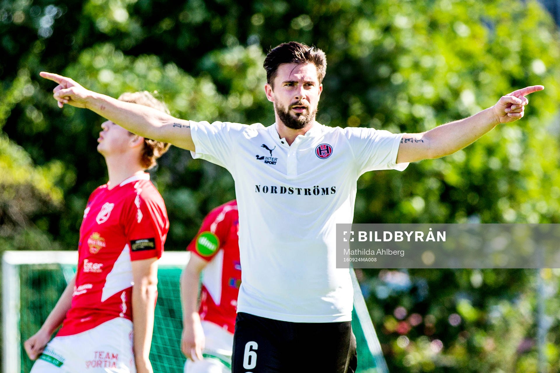 Hittarps Robin Staaf (h) jublar efter att ha gjort 2-0 under fotbollsmatchen i Division 3 mellan Hittarp och Fjärås den 24 september 2016 i Helsingborg.
