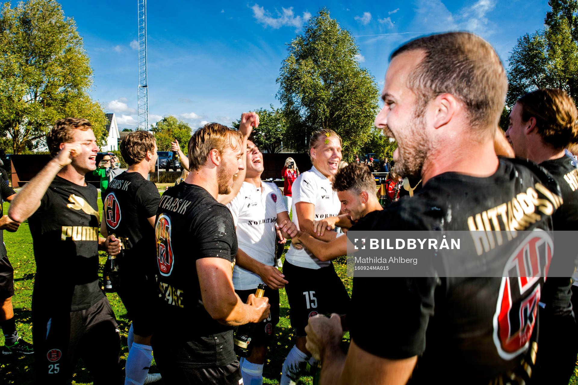 Hittarps spelare jublar