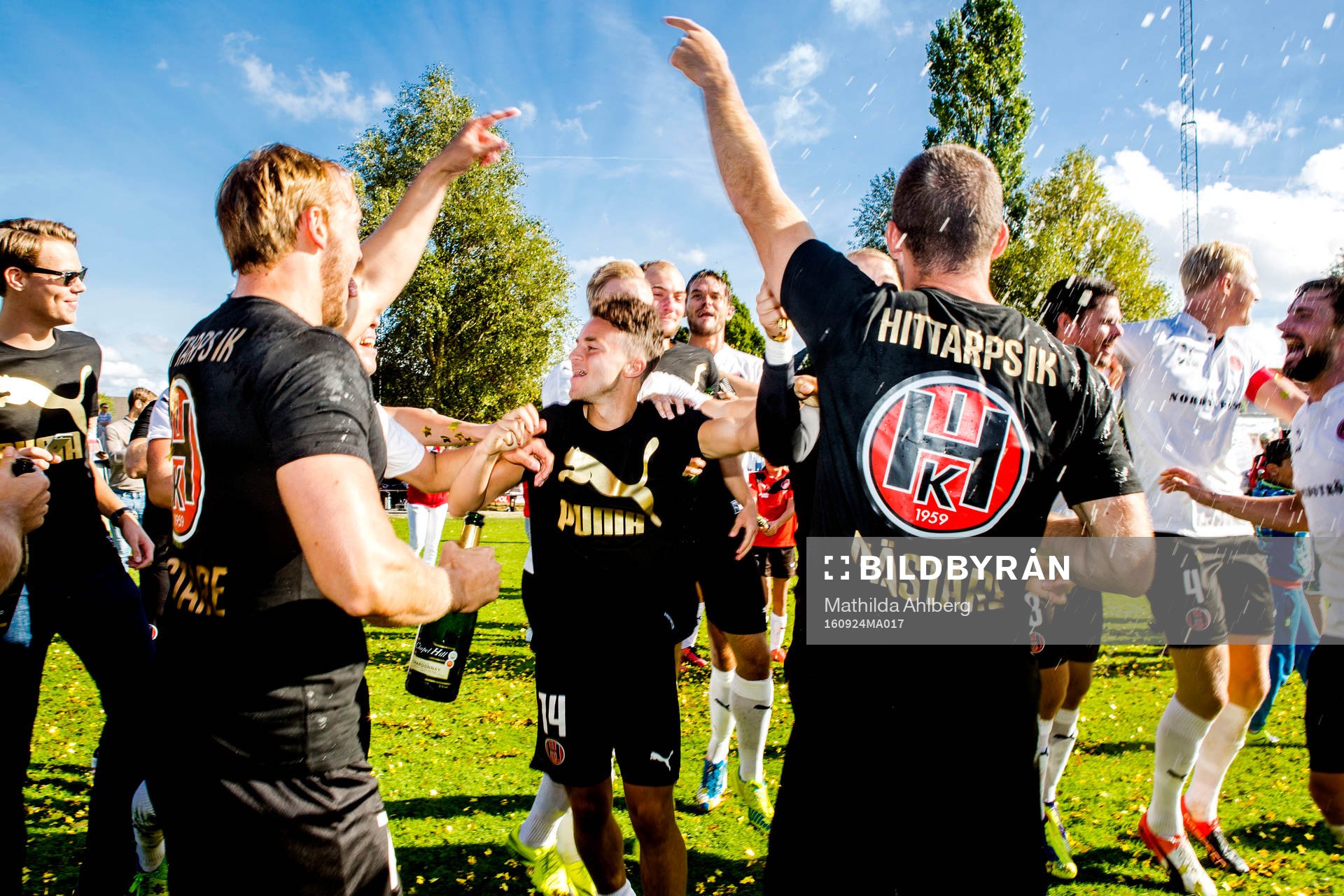 Hittarps spelare jublar