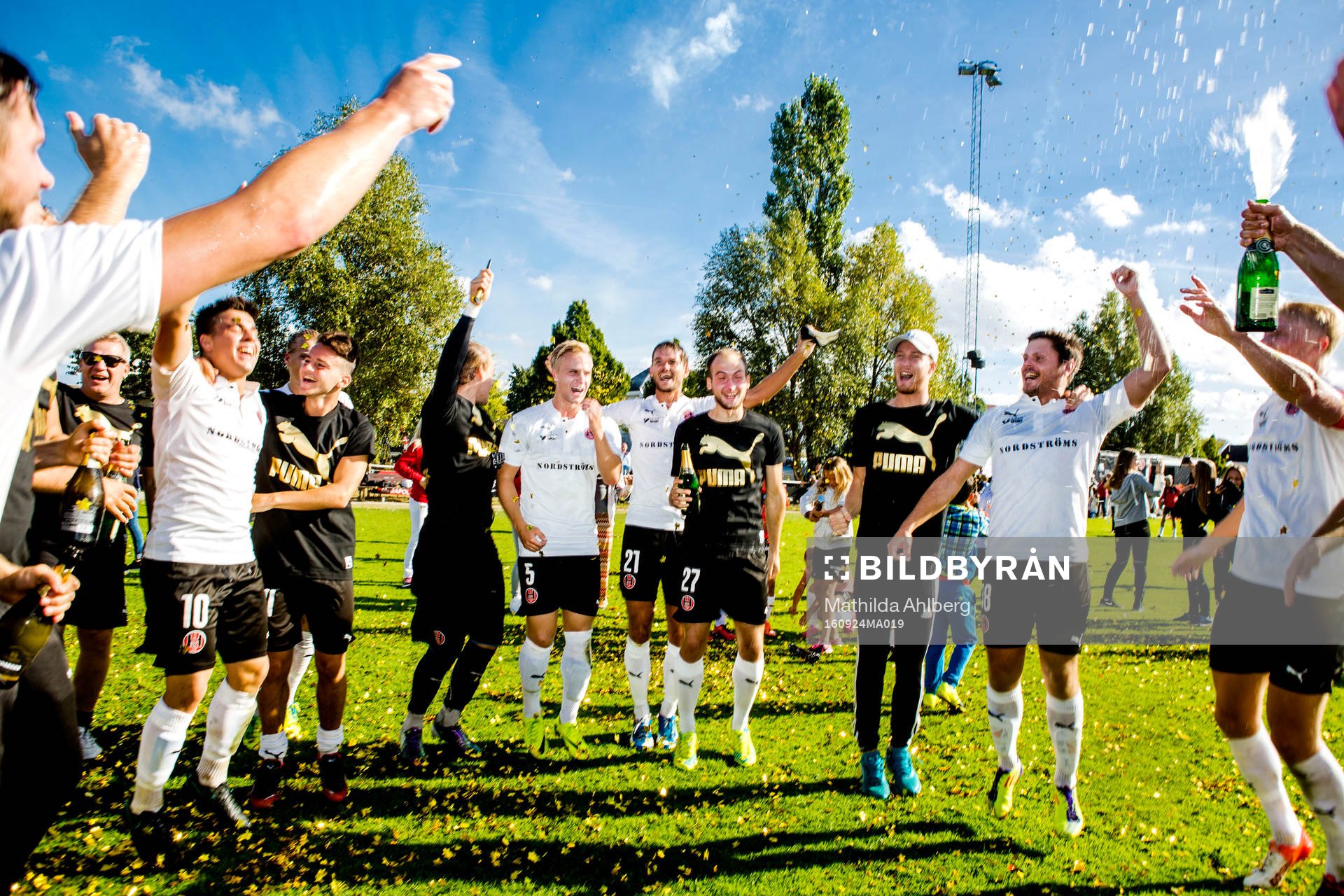 Hittarps spelare jublar