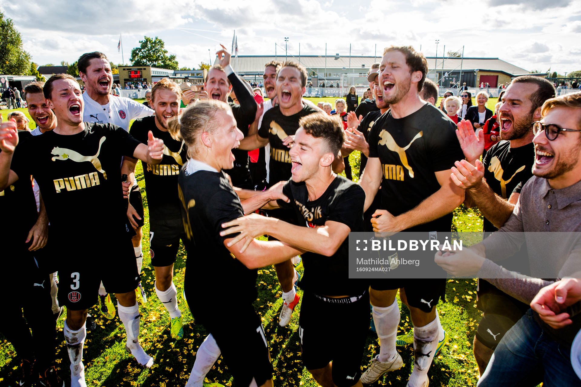 Hittarps spelare jublar