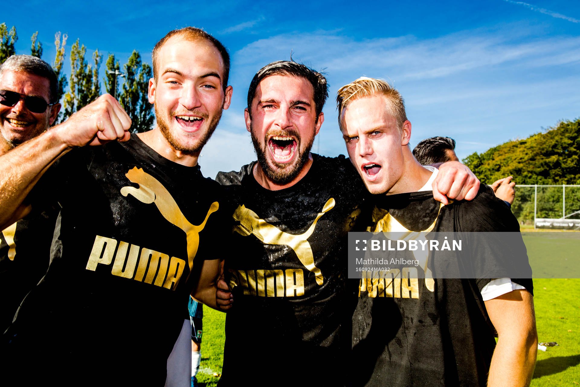 Hittarps Vlad Andrei Madaras, Robin Staaf och Emil Rosqvist jublar efter segern med 12-0 vilket resulterade i serieseger i fotbollsmatchen i Division 3 mellan Hittarp och Fjärås den 24 september 2016 i Helsingborg.