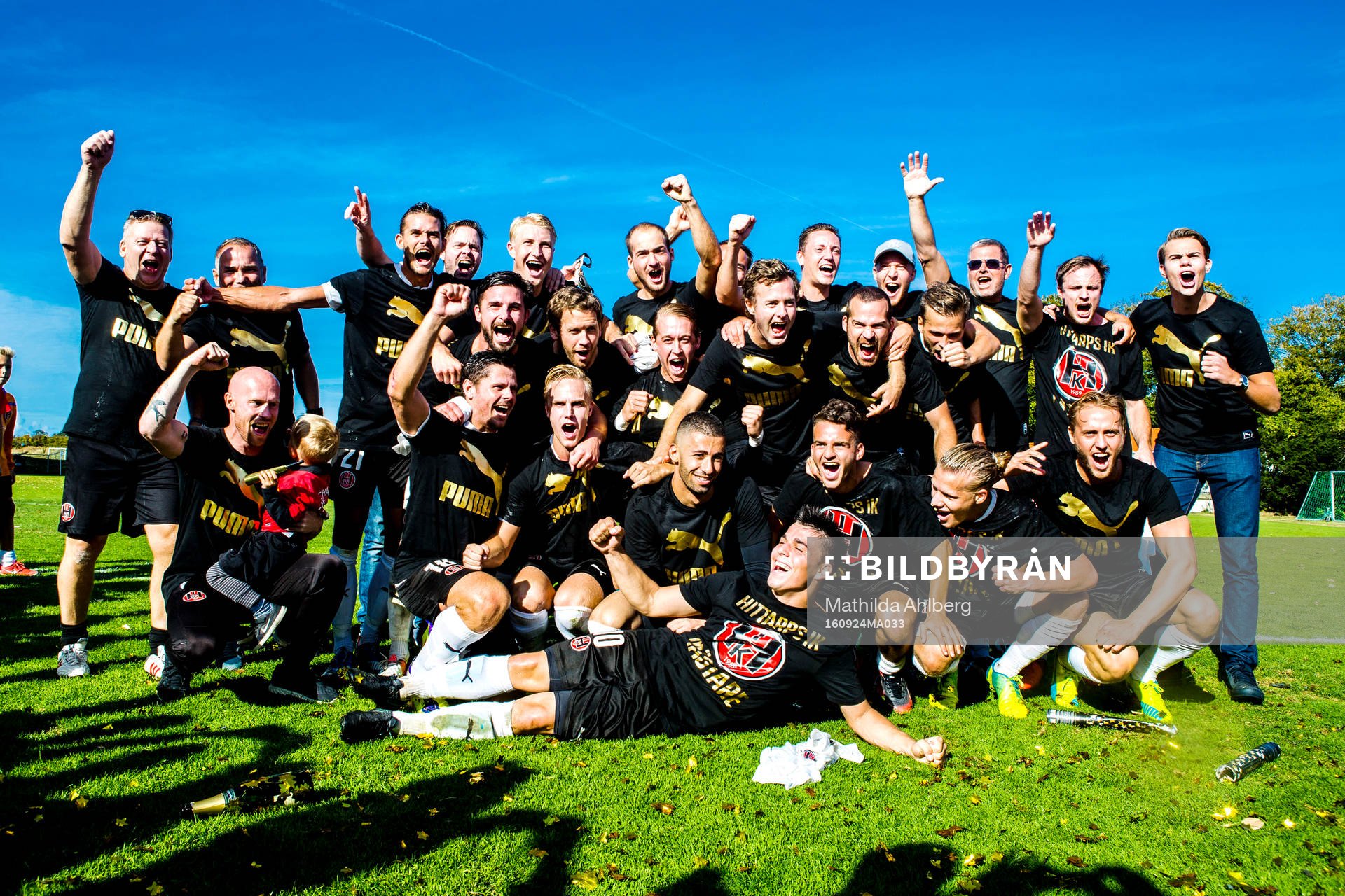 Hittarps spelare jublar