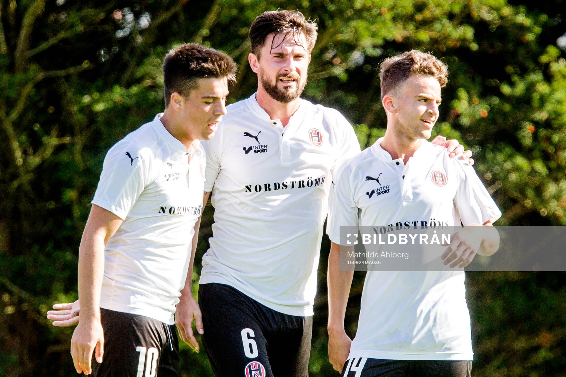Hittarps Adonis Berisha, Robin Staaf  och Omar Hamid jublar