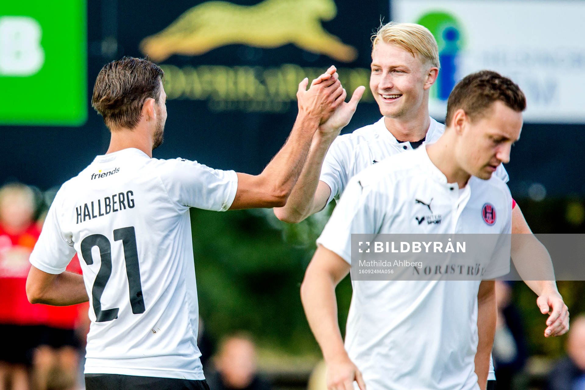 Hittarps Mattias Hallberg (ryggen åt kameran) och Viktor