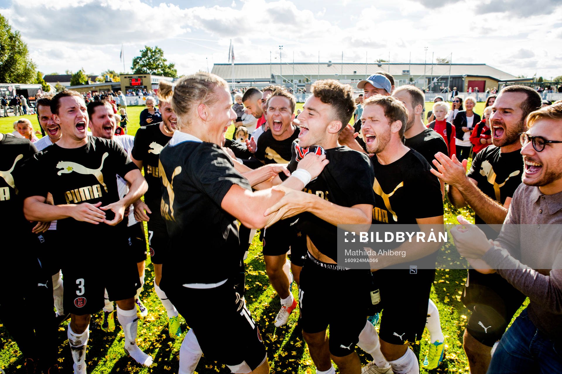 Hittarps spelare jublar
