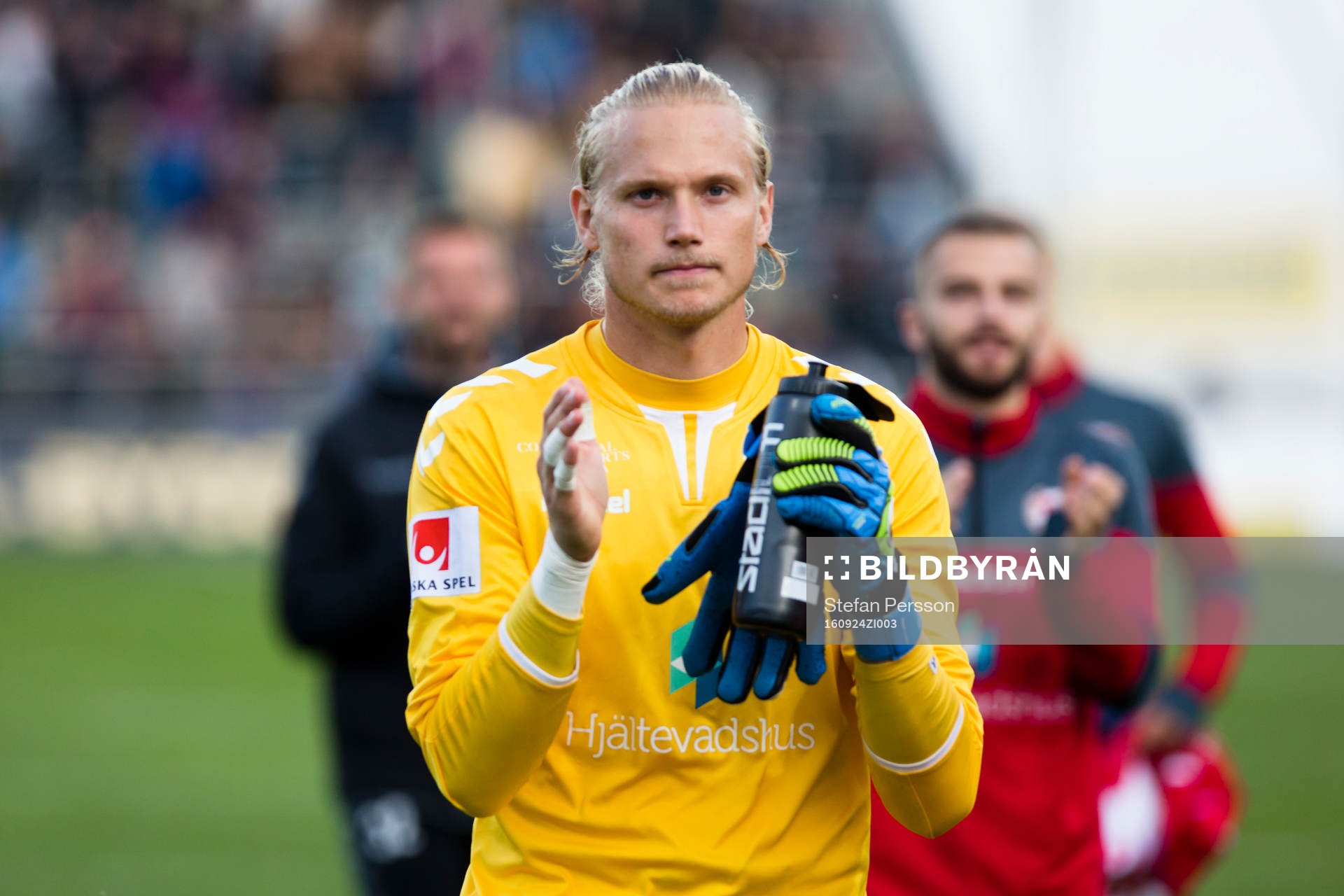 Kalmars målvakt Ole Söderberg efter fotbollsmatchen i Allsvenskan mellan Jönköping och Kalmar den 24 september 2016 i Jönköping. 