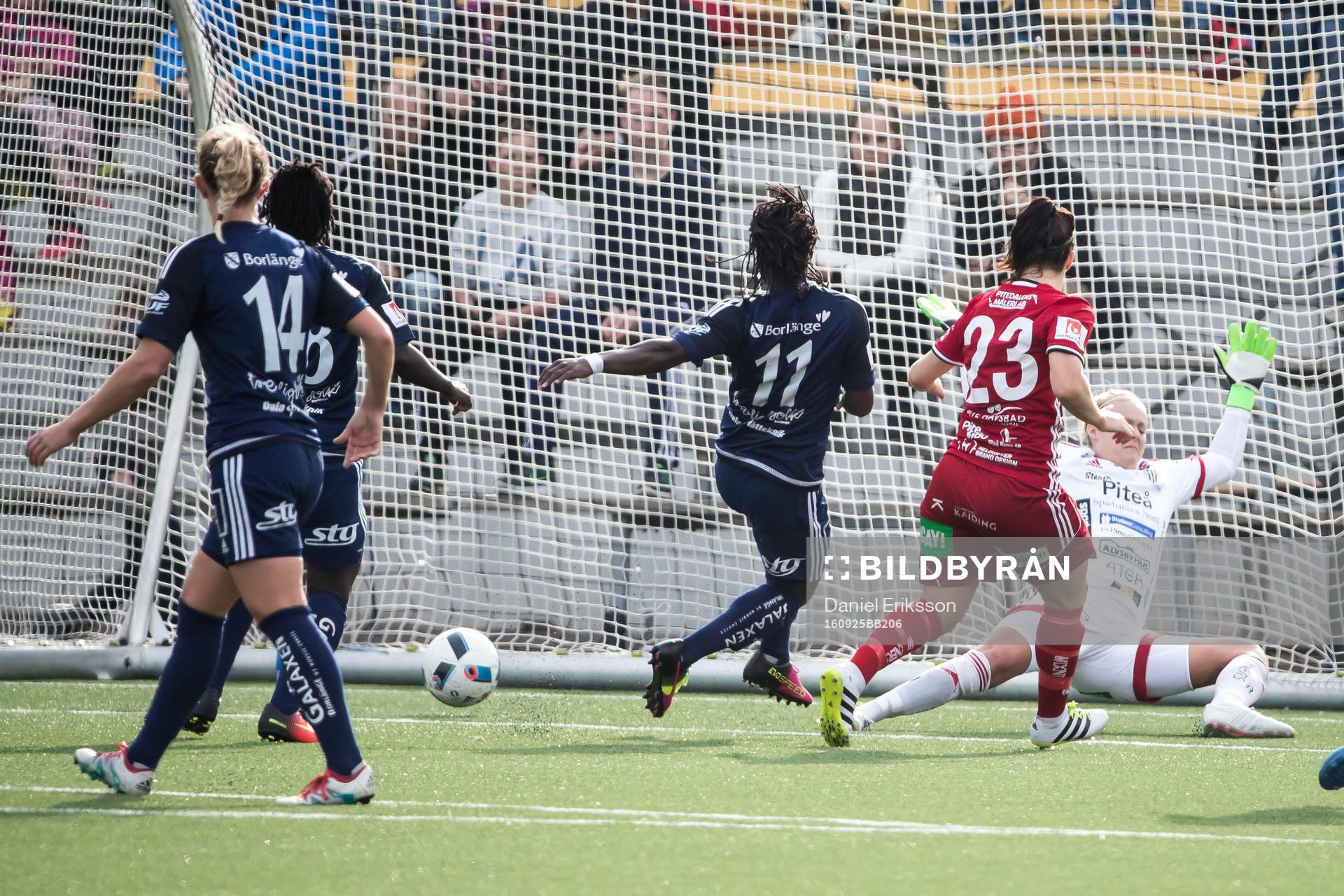 Kvarnsvedens Tabitha Chawinga kvitterar till2-2 i
