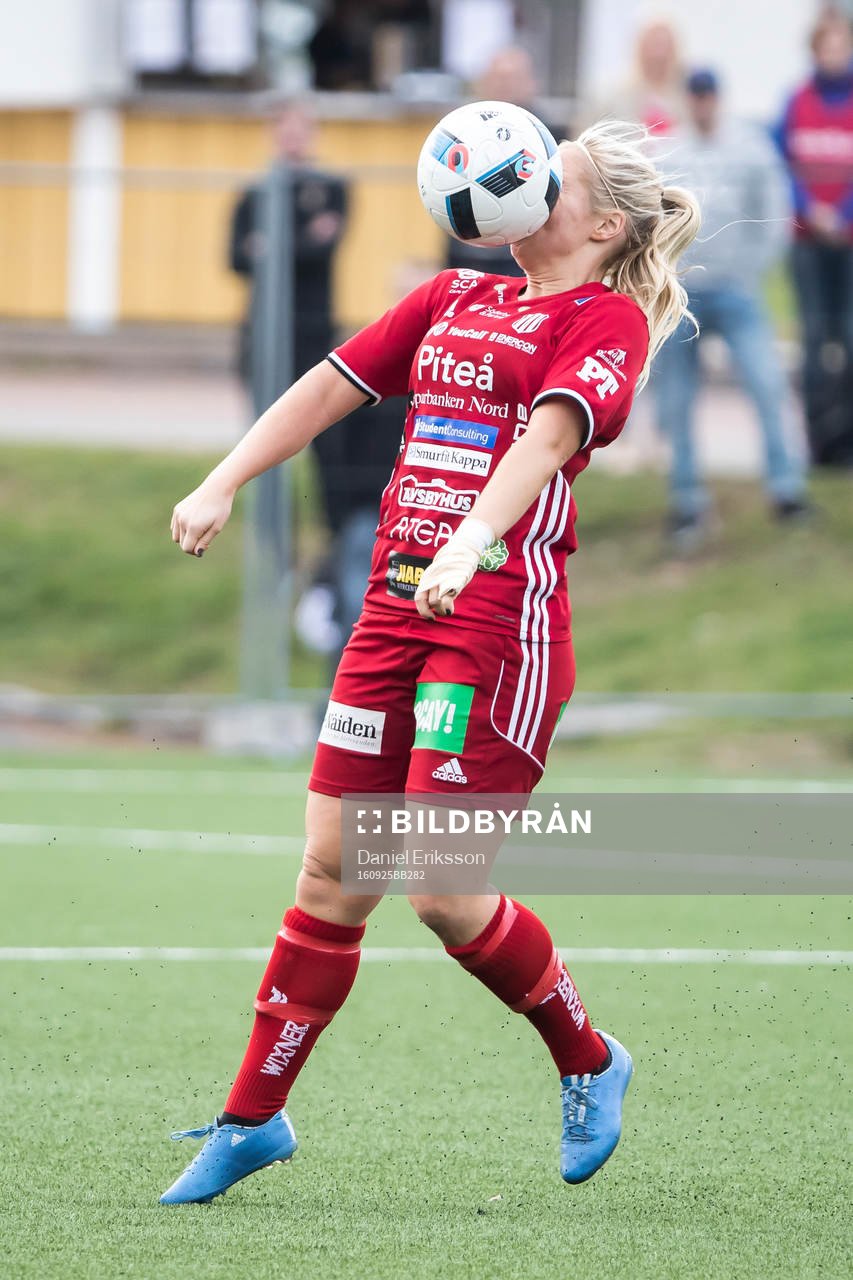 Piteås Ellen Löfqvist   i fotbollsmatchen i
