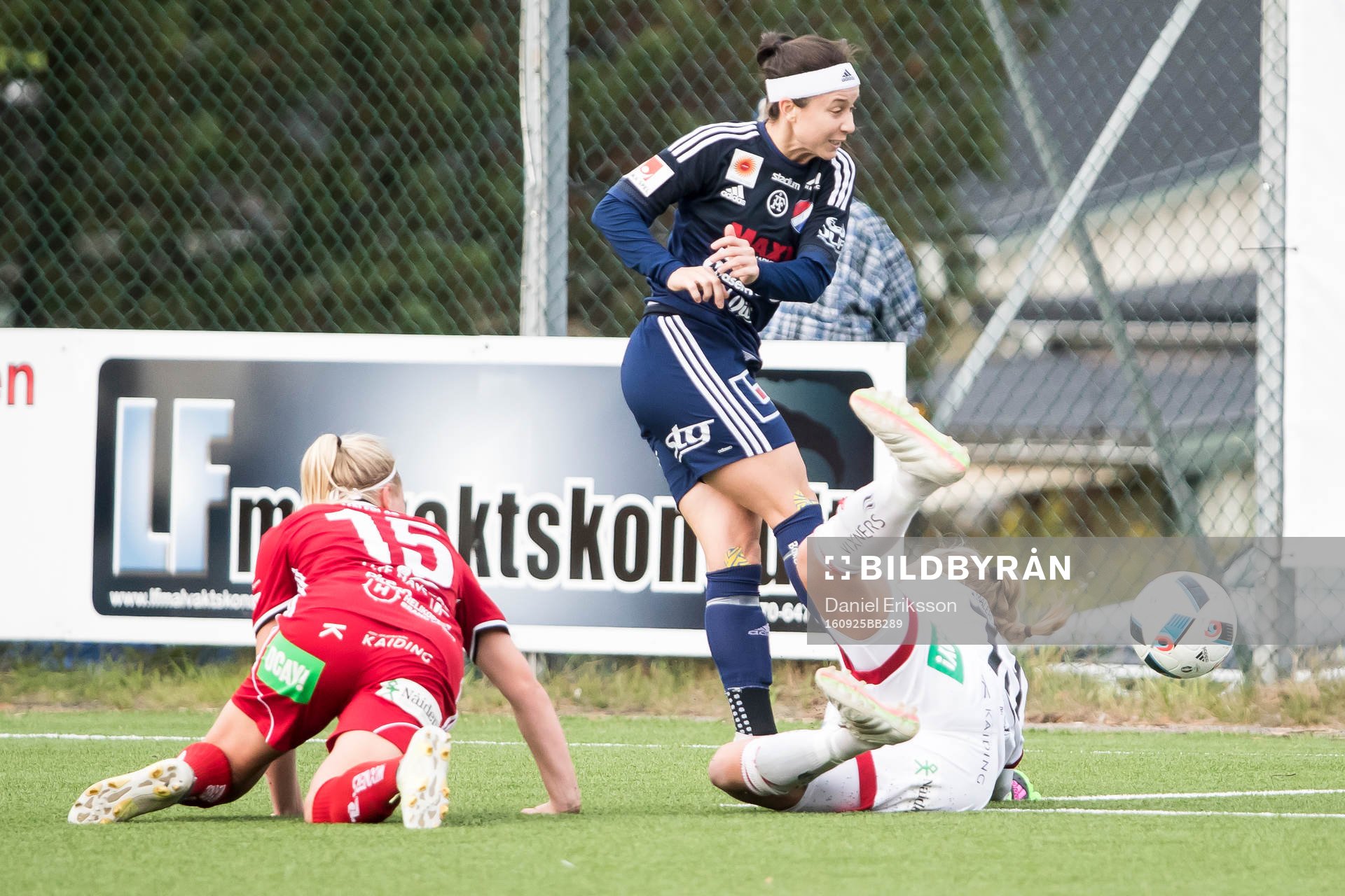 Räddning av Piteås målvakt Hilda Carlén Kvarnsvedens