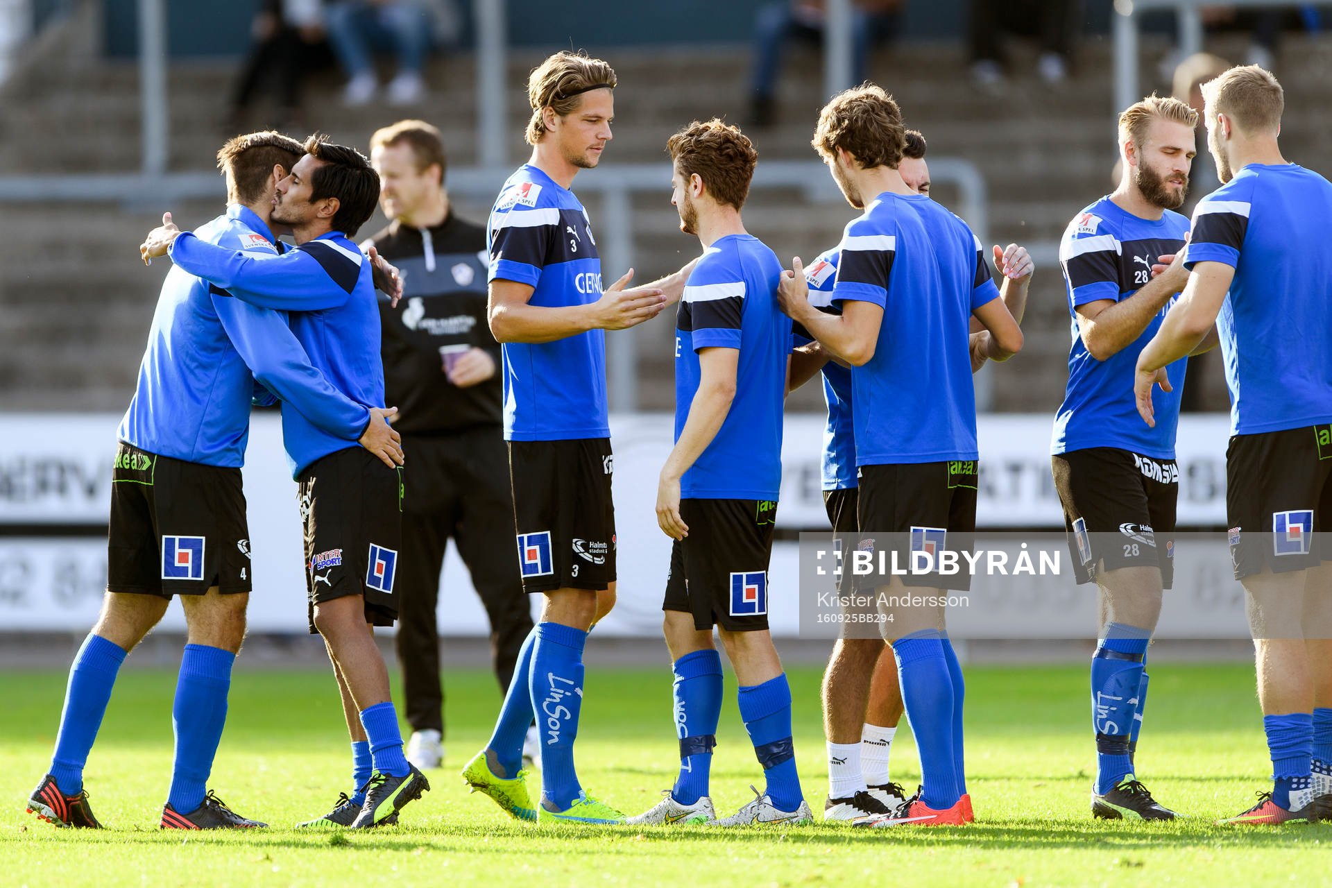 Halmstads spelare före fotbollsmatchen i Superettan mellan