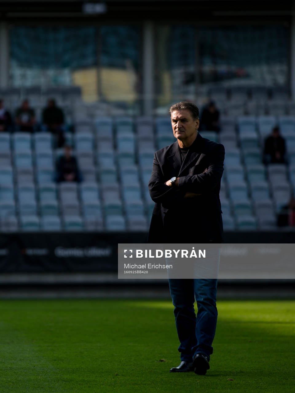 Ljungskiles tränare Zoran Lukic  innan fotbollsmatchen i
