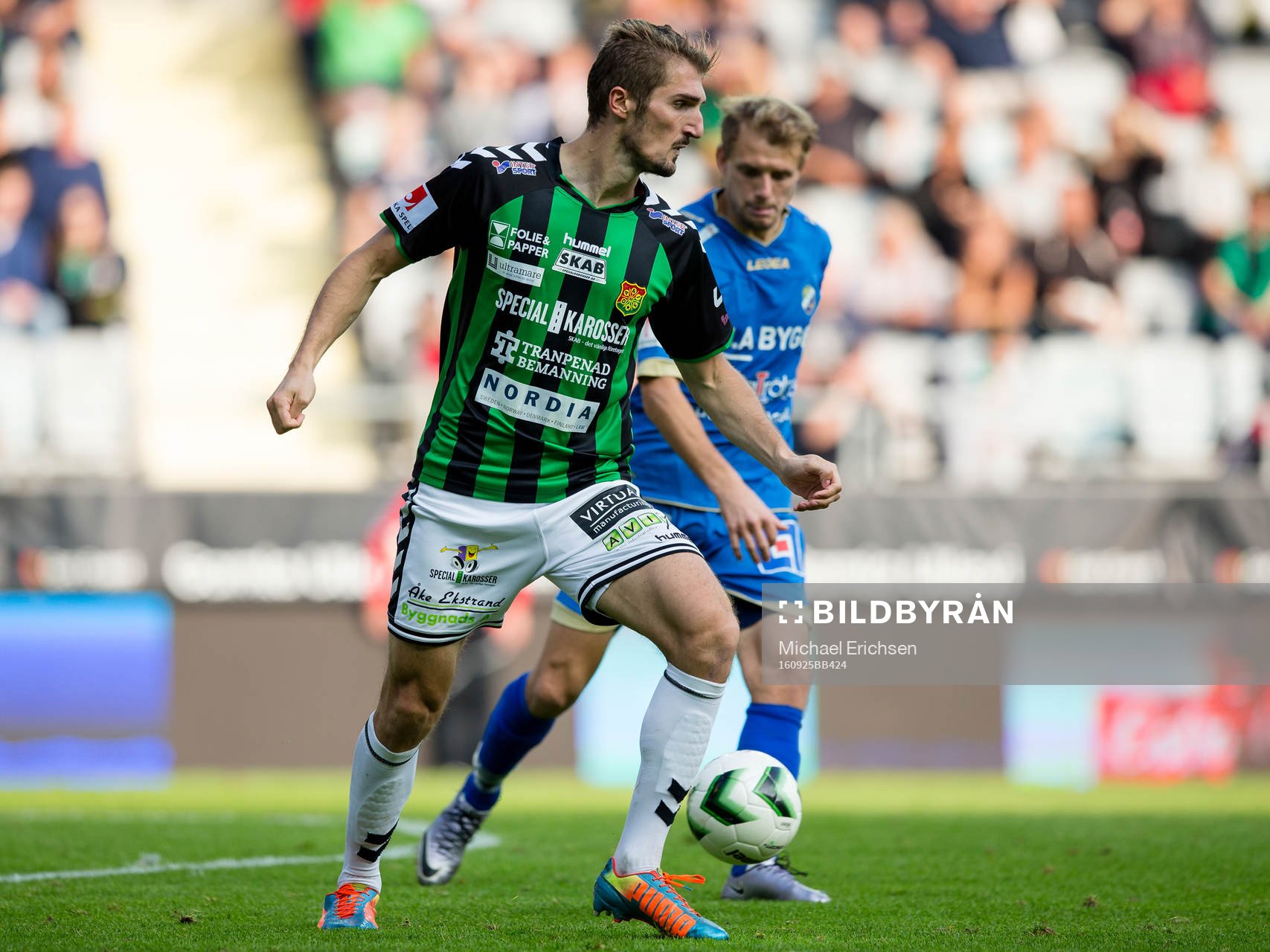 GAIS Dardan Rexhepi före Ljungskiles Jakob Olsson på