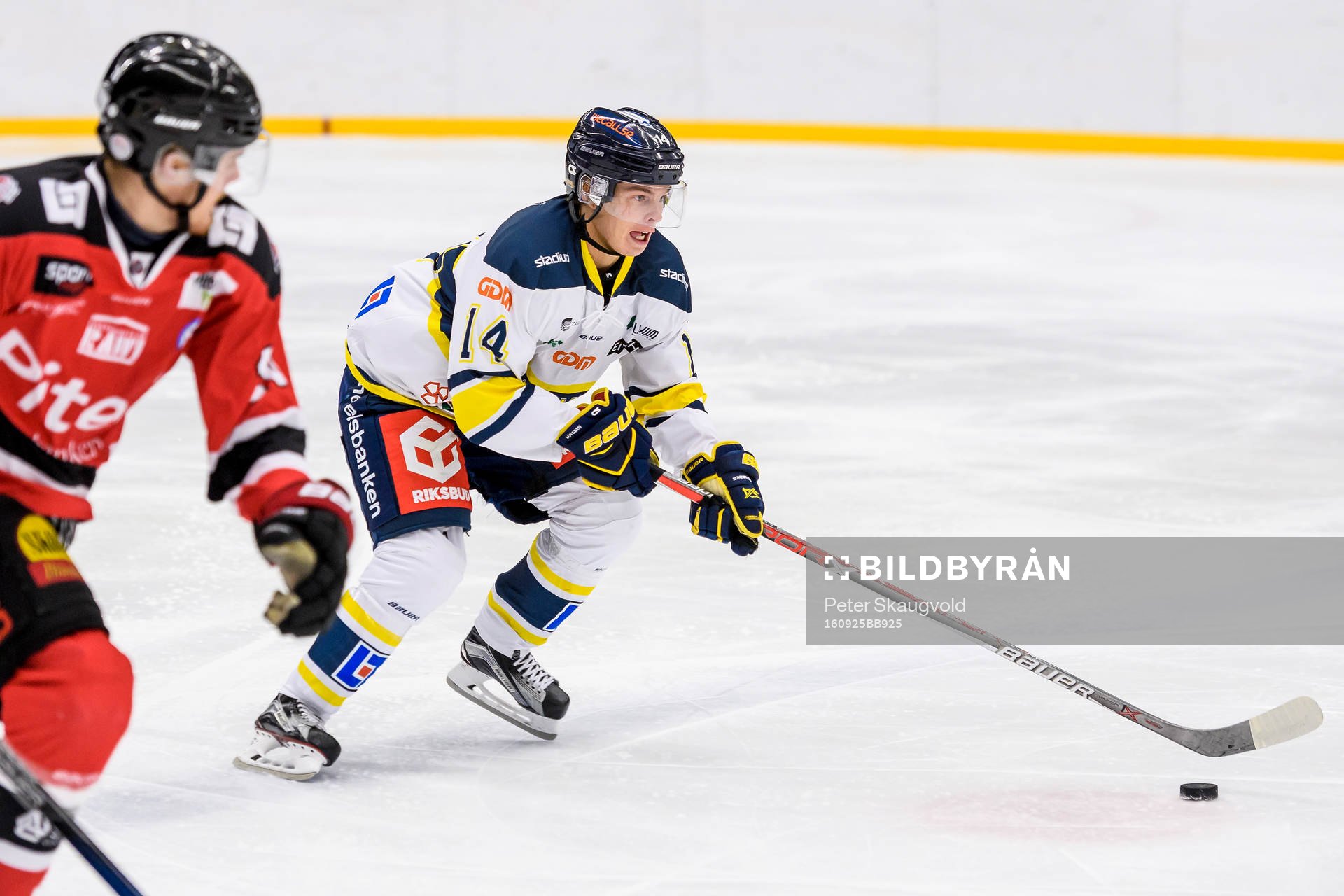 Sundsvalls Simon Lövgren med pucken