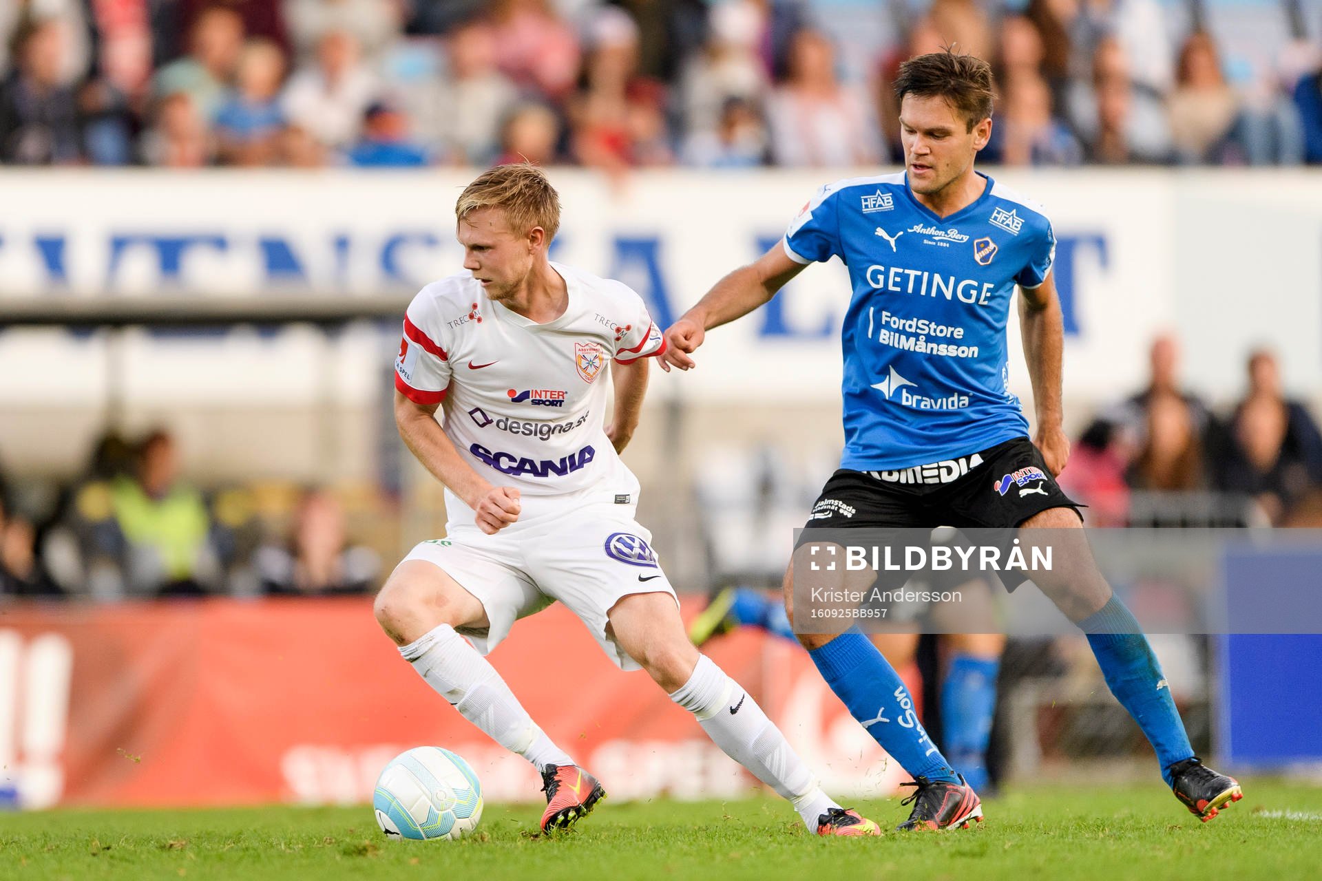 Assyriskas Tim Söderström och Halmstads Ivo Pekalski