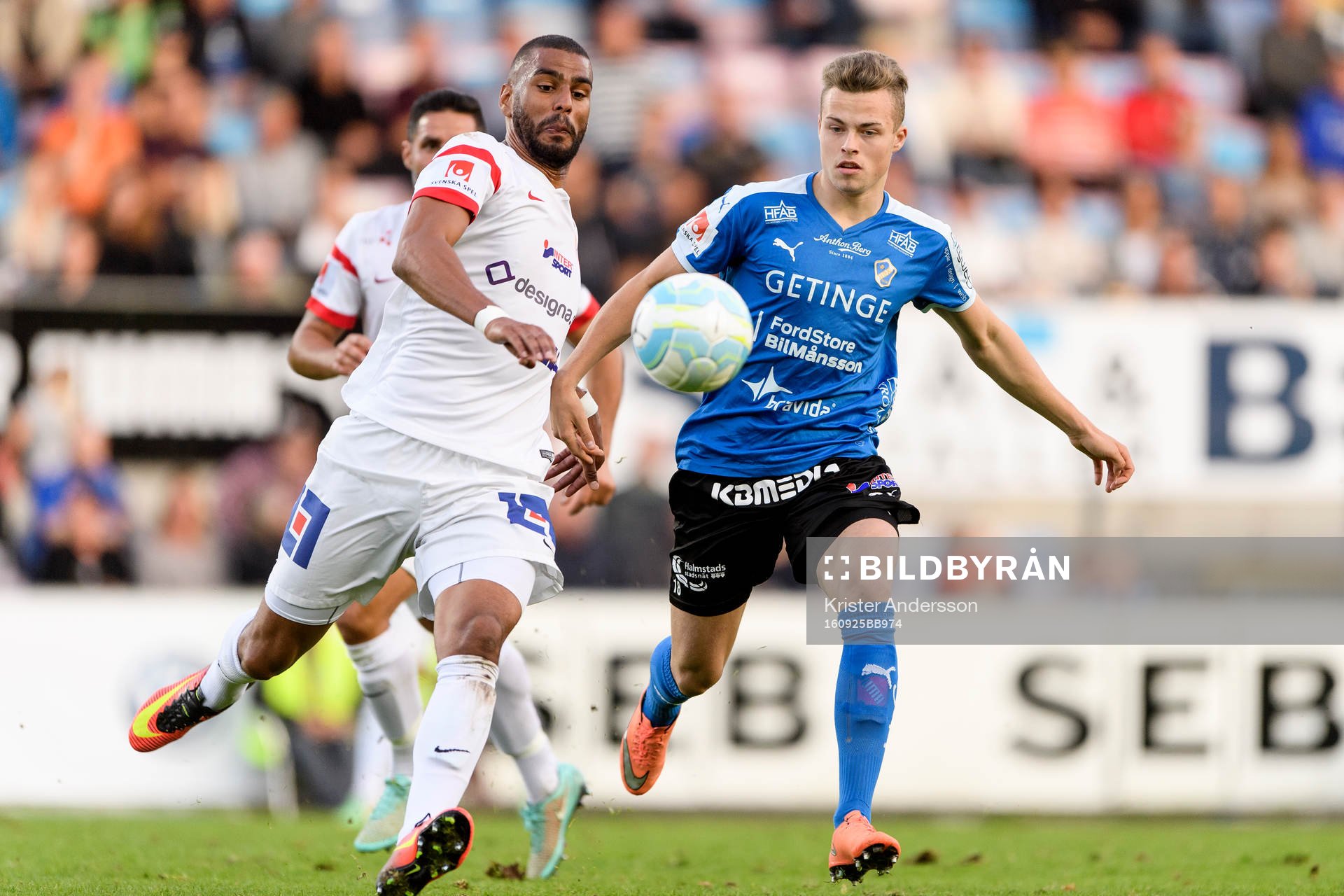 Assyriskas Kyle Konwea och Halmstads Gabriel Gudmundsson