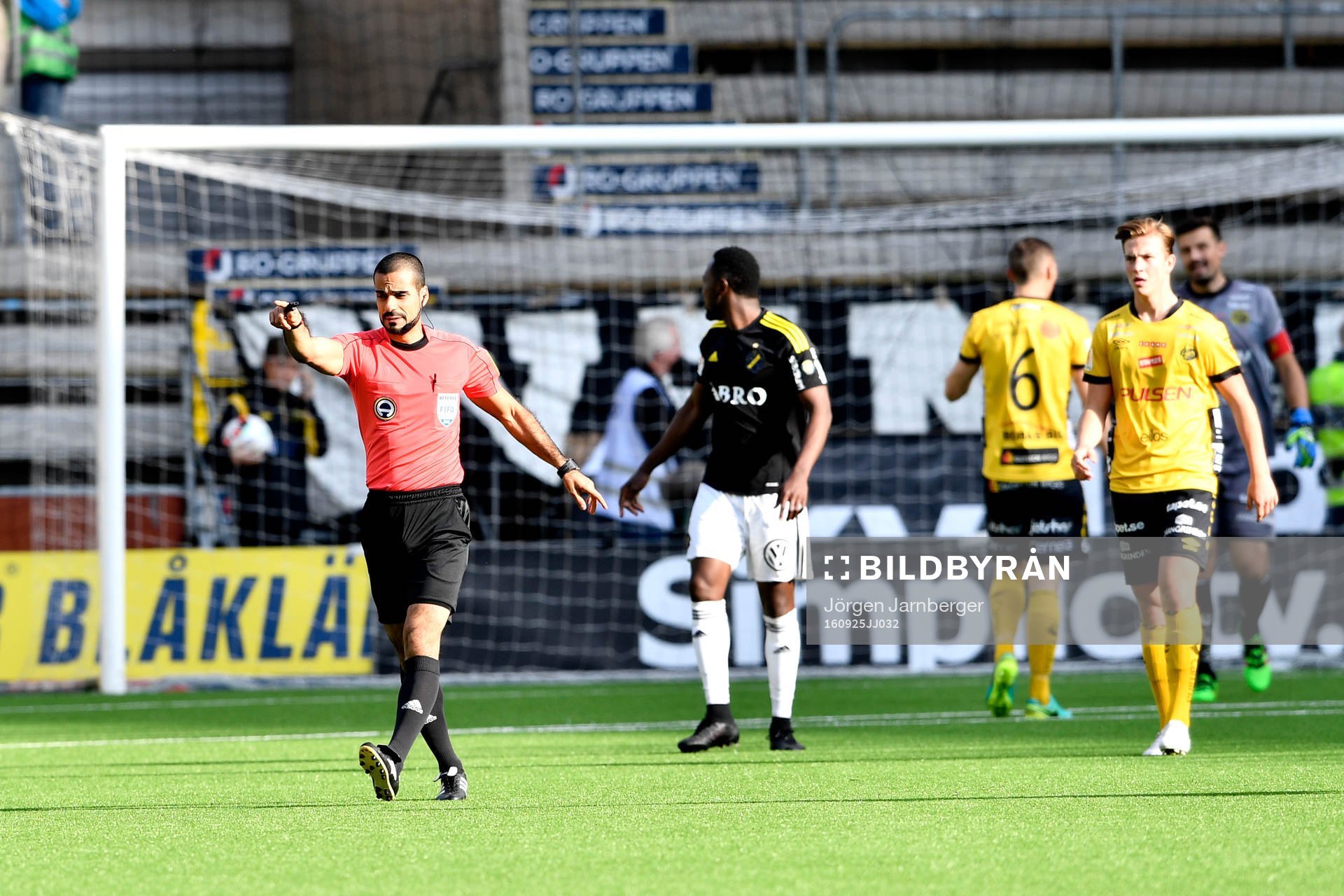 Domaren avbryter matchen
