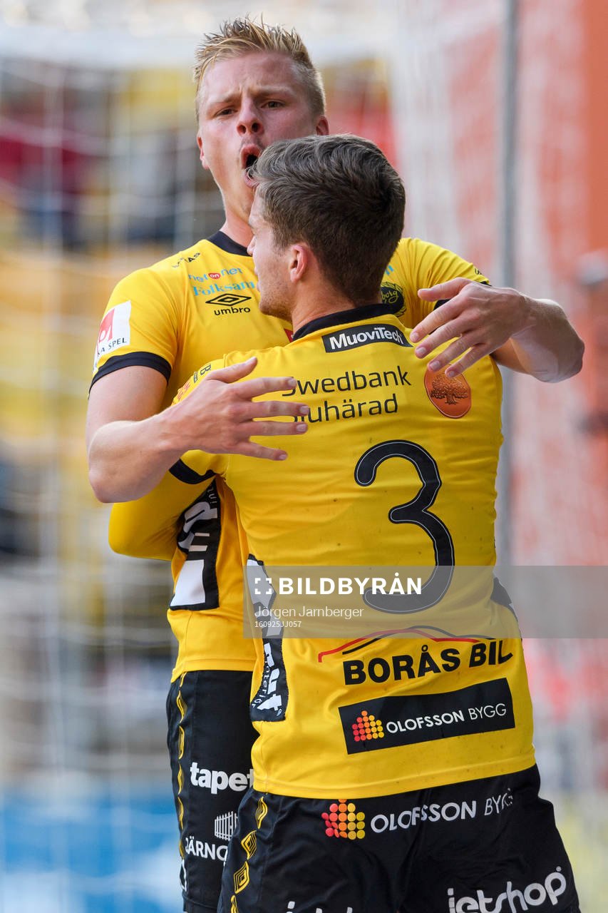 Elfsborgs Per Frick och Adam Lundqvist jublar
