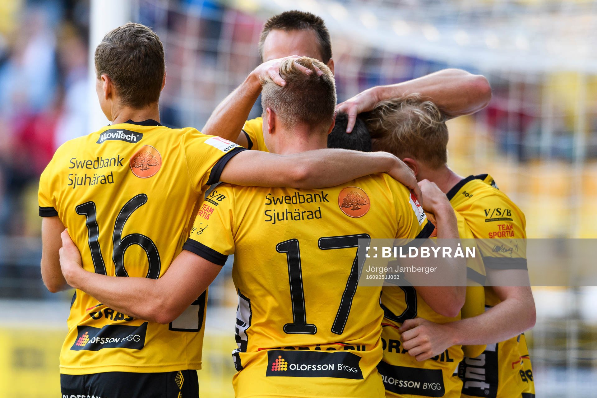 Elfsborgs Per Frick (rygg mot kameran) jublar