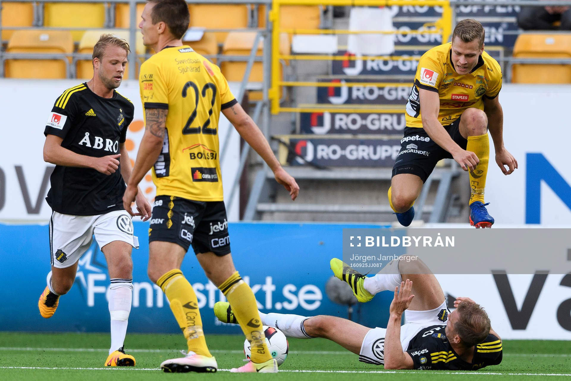 s Per Karlsson (liggande)