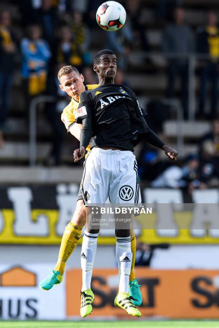 s Alexander Isak och Elfsborgs Jon Jönsson