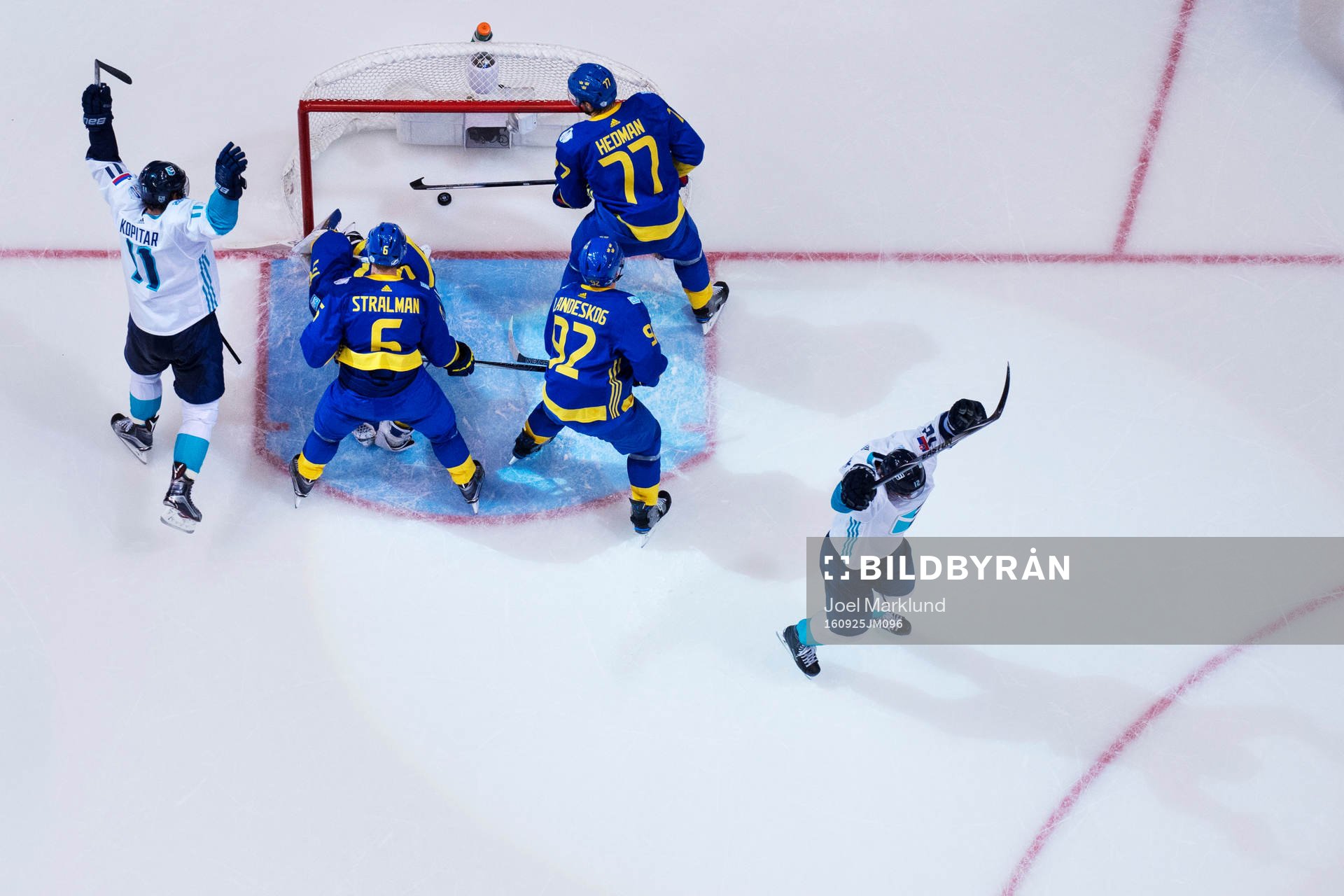 Europas Anze Kopitar och Marian Gaborik jublar
