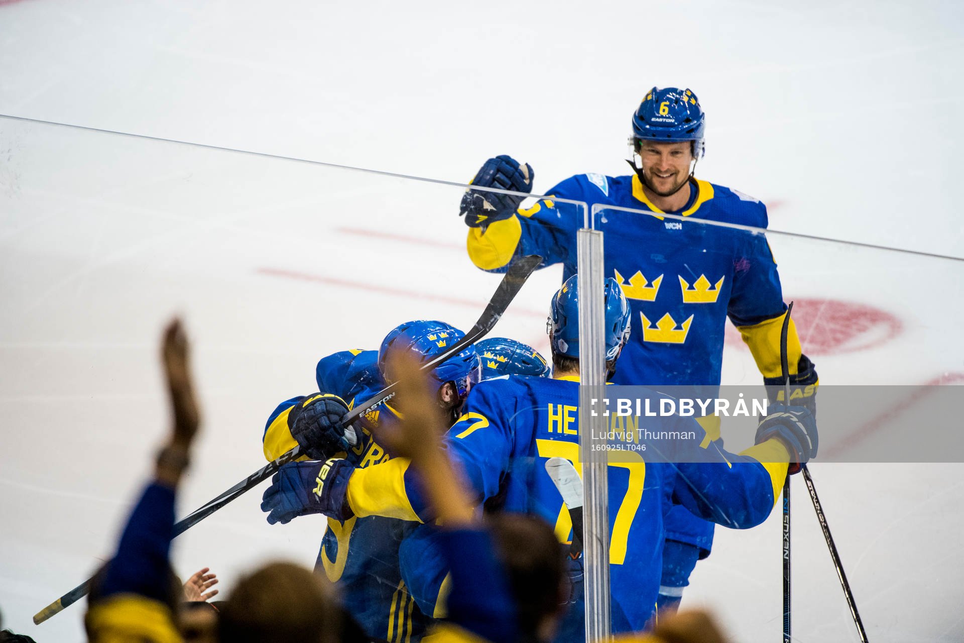 Sveriges Anton Strålman jublar med Victor Hedman, Patric