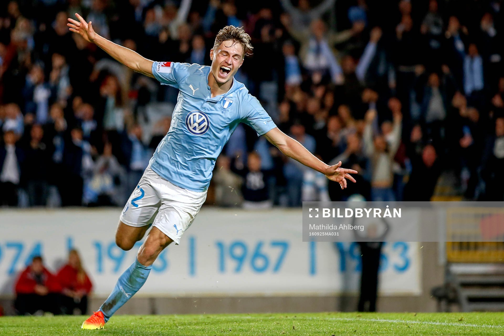 Malmö FFs Mattias Svanberg jublar efter 2-0 under fotbollsmatchen i Allsvenskan mellan Malmö FF och Helsingborg den 25 september 2016 i Malmö.