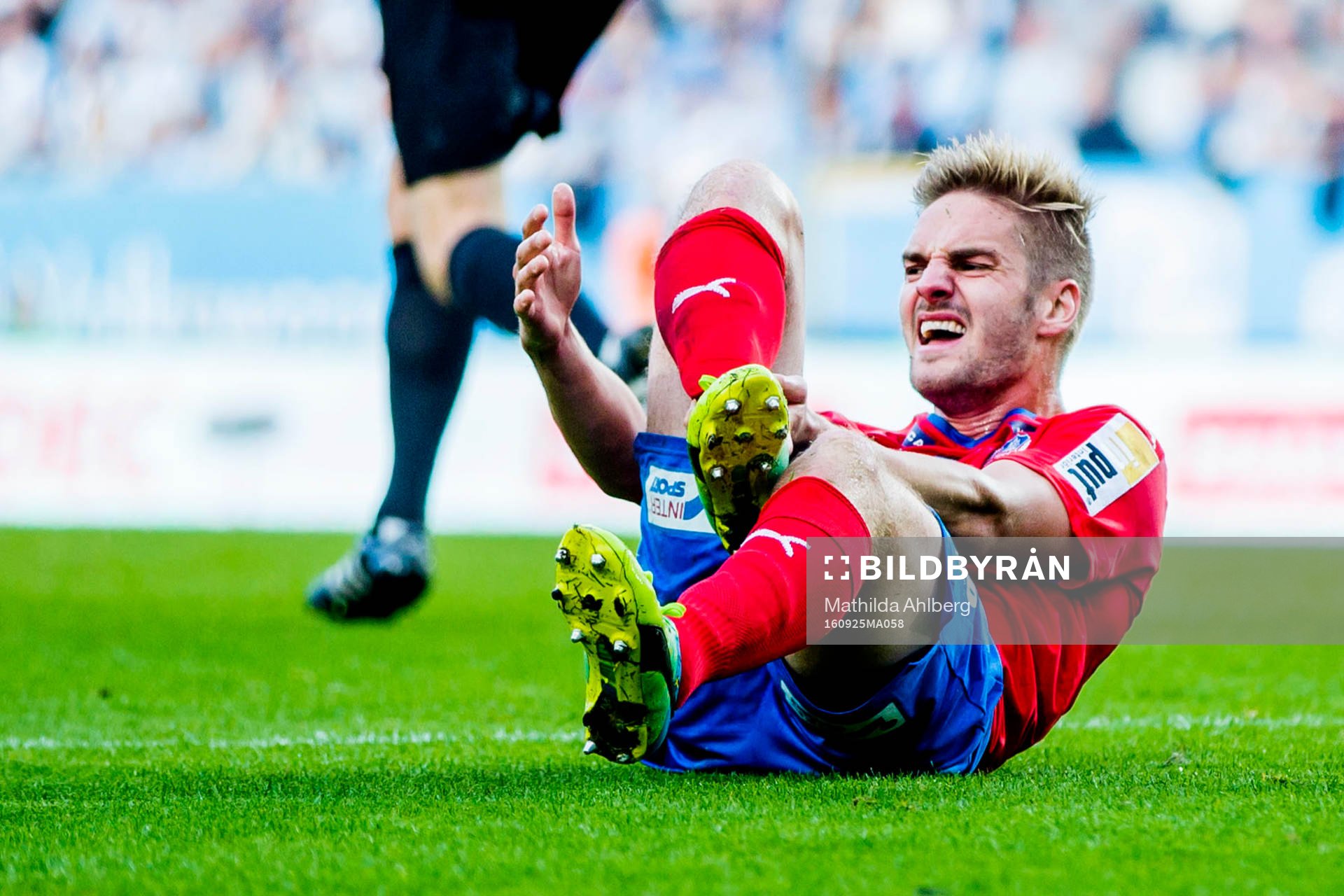 Helsingborgs Andreas Landgren grimaserar
