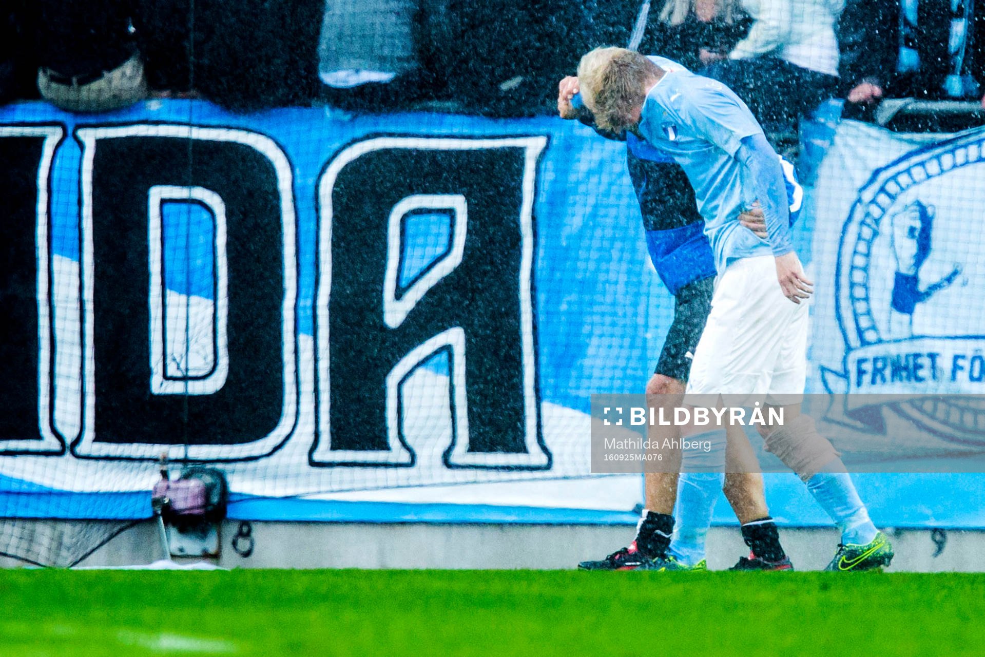 Malmö FFs Anders Christiansen lämnar planen