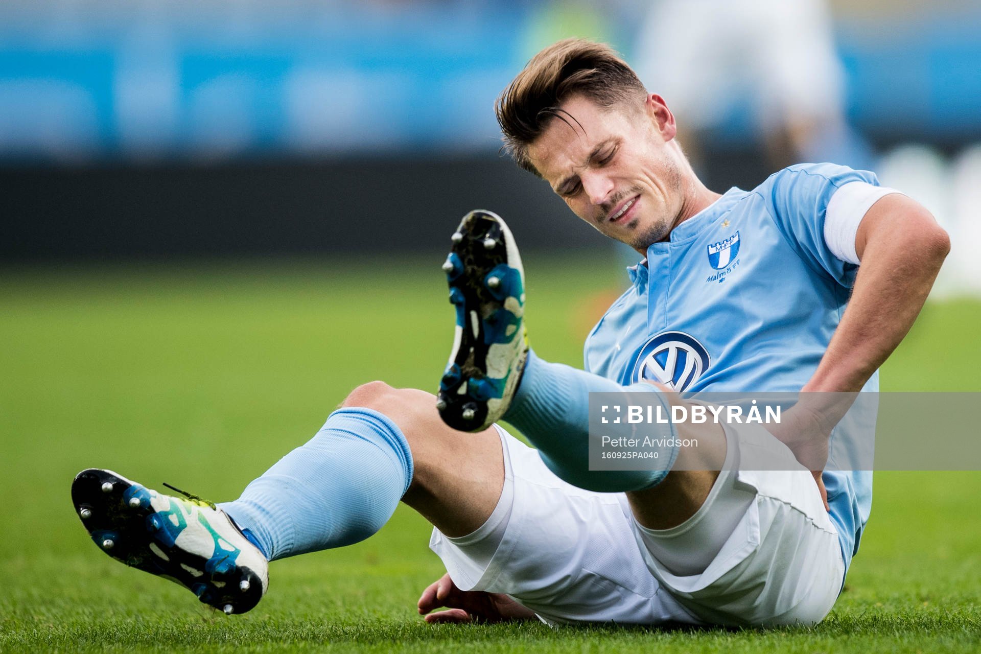 Malmö FFs Markus Rosenberg skadar sig och tvingas utgå