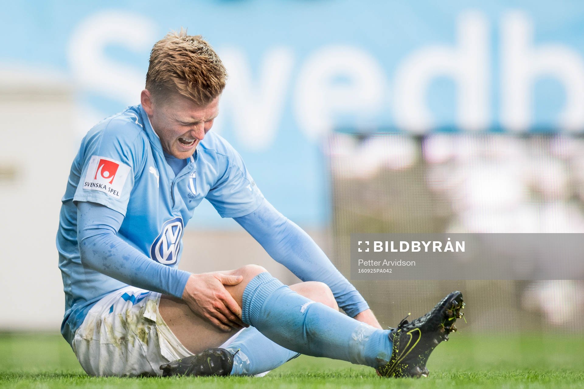 Malmö FFs Anders Christiansen skadar sig och tvingas utgå