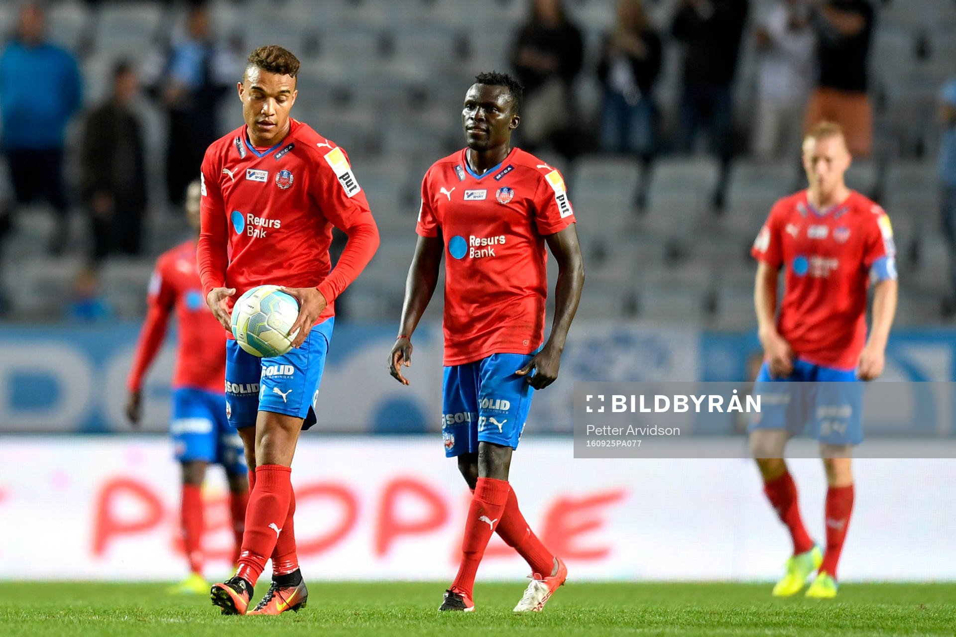 Helsingborgs Tyrell Rusike och Lalawélé Atakora deppar